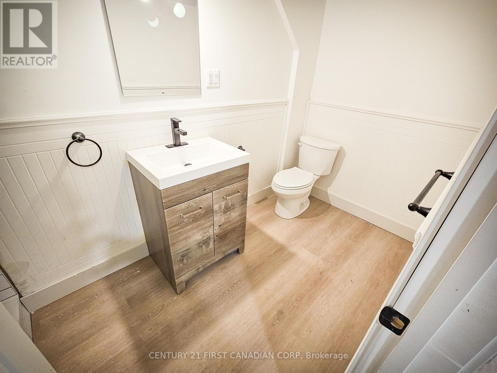 Lower - 29 Ford Crescent, London North, Ontario  N6G 1H8 - Photo 10 - X12901720