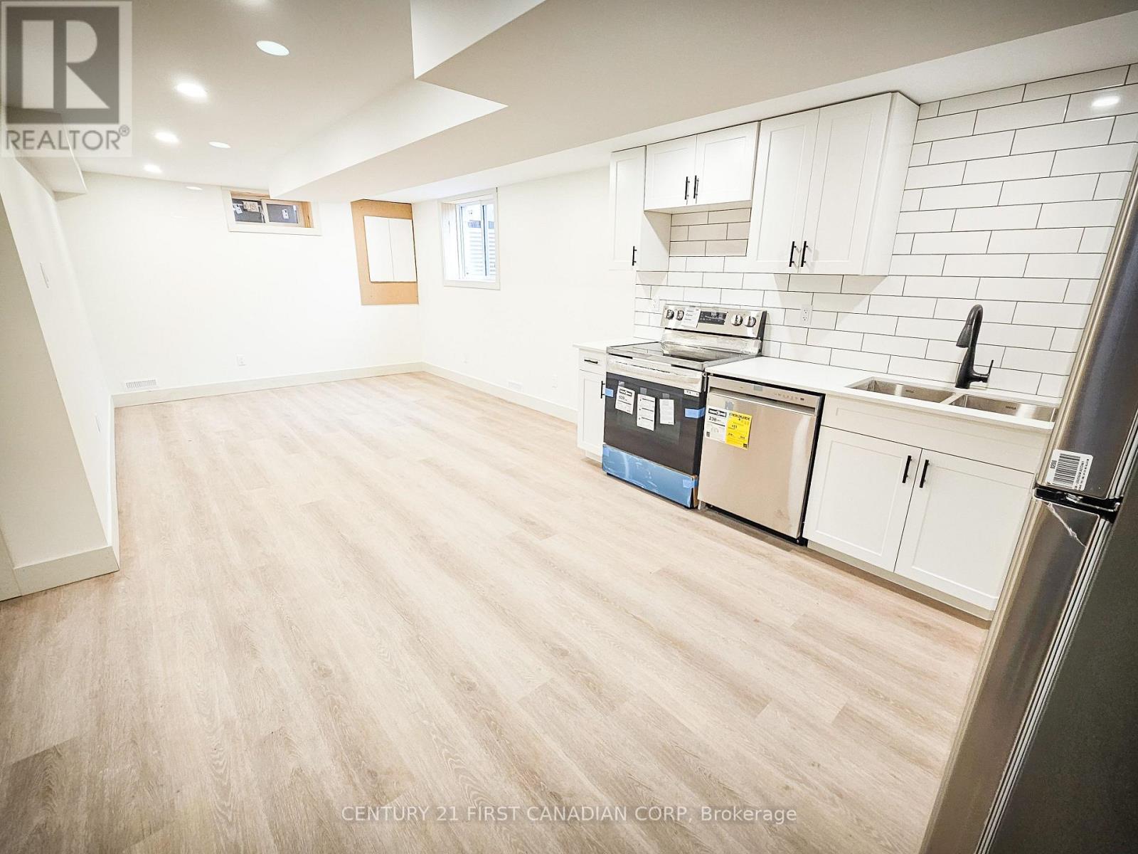 Lower - 29 Ford Crescent, London North, Ontario  N6G 1H8 - Photo 3 - X12901720