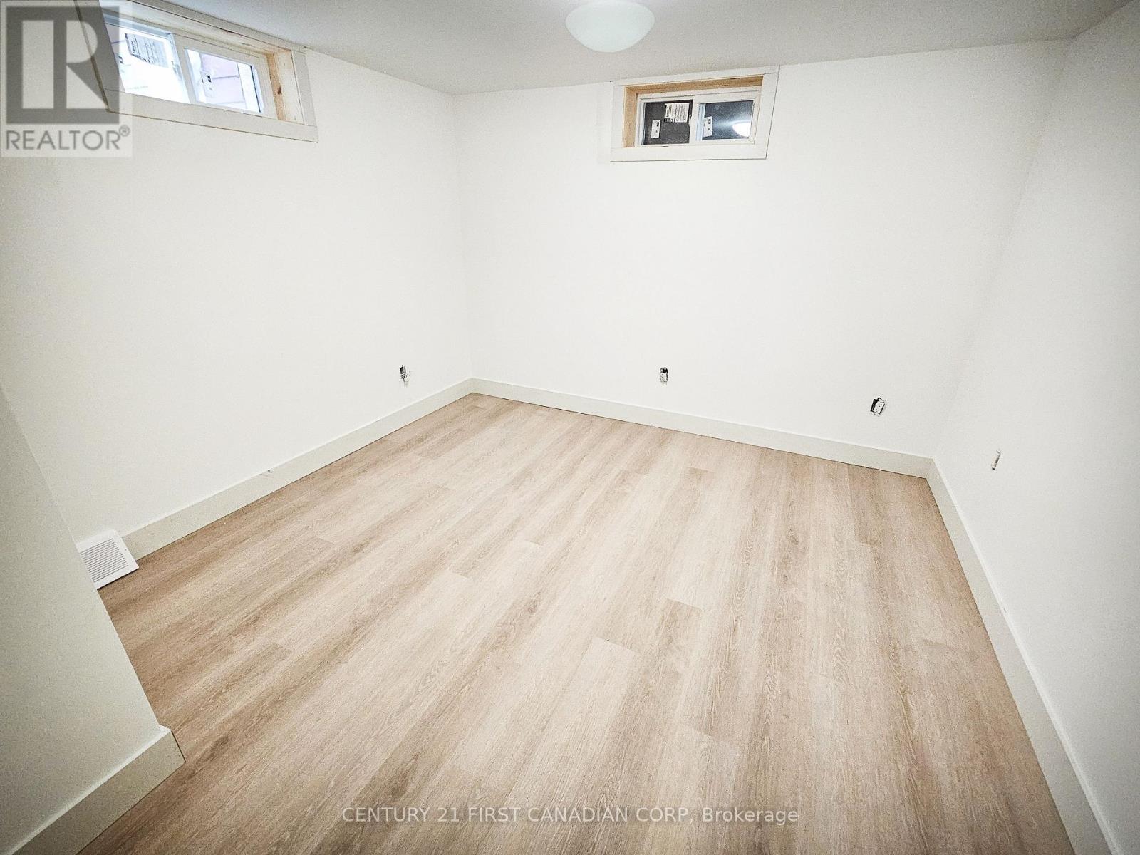 Lower - 29 Ford Crescent, London North, Ontario  N6G 1H8 - Photo 5 - X12901720