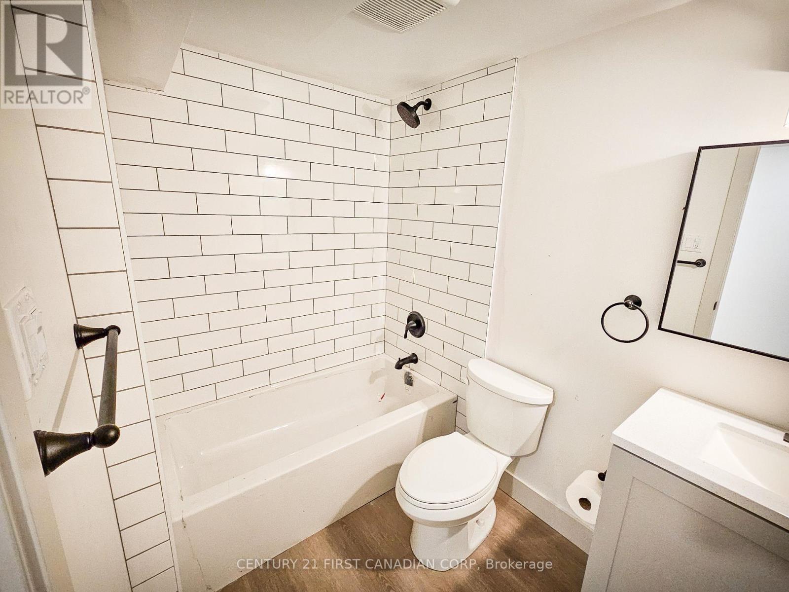 Lower - 29 Ford Crescent, London North, Ontario  N6G 1H8 - Photo 8 - X12901720