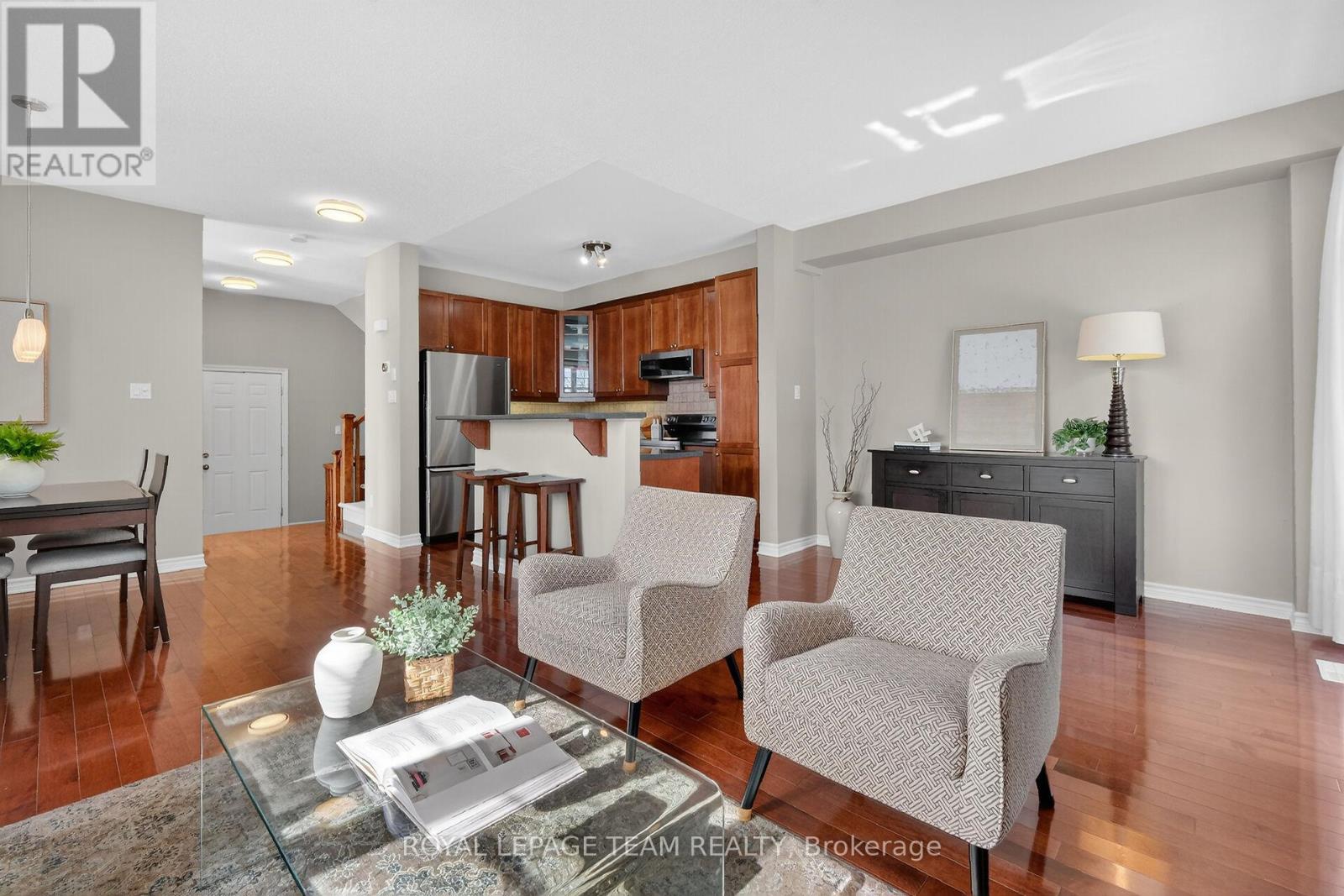 100 Shepody Circle, Ottawa, Ontario  K1T 4H9 - Photo 11 - X12901736