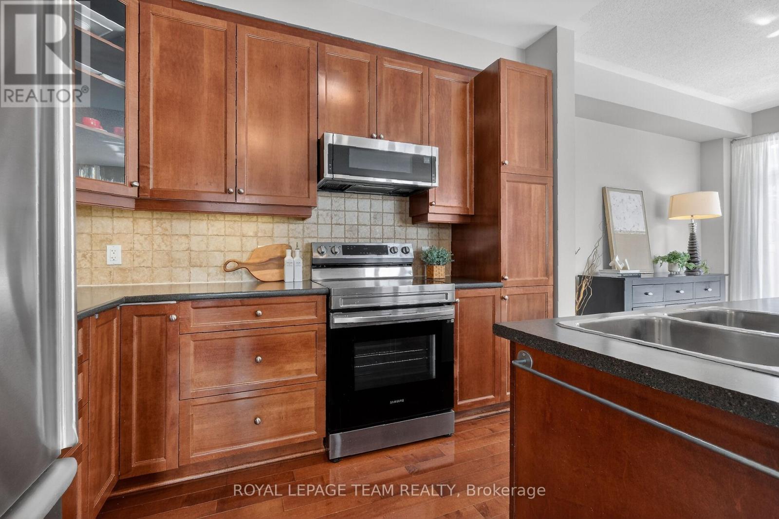 100 Shepody Circle, Ottawa, Ontario  K1T 4H9 - Photo 17 - X12901736