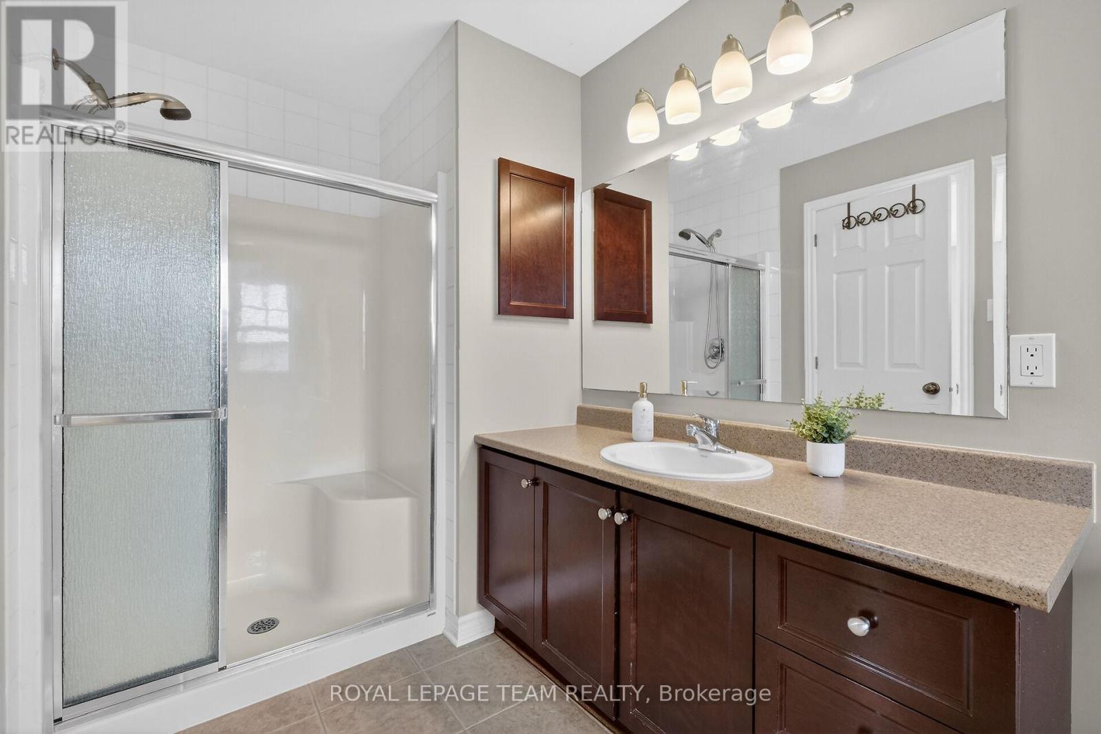 100 Shepody Circle, Ottawa, Ontario  K1T 4H9 - Photo 38 - X12901736