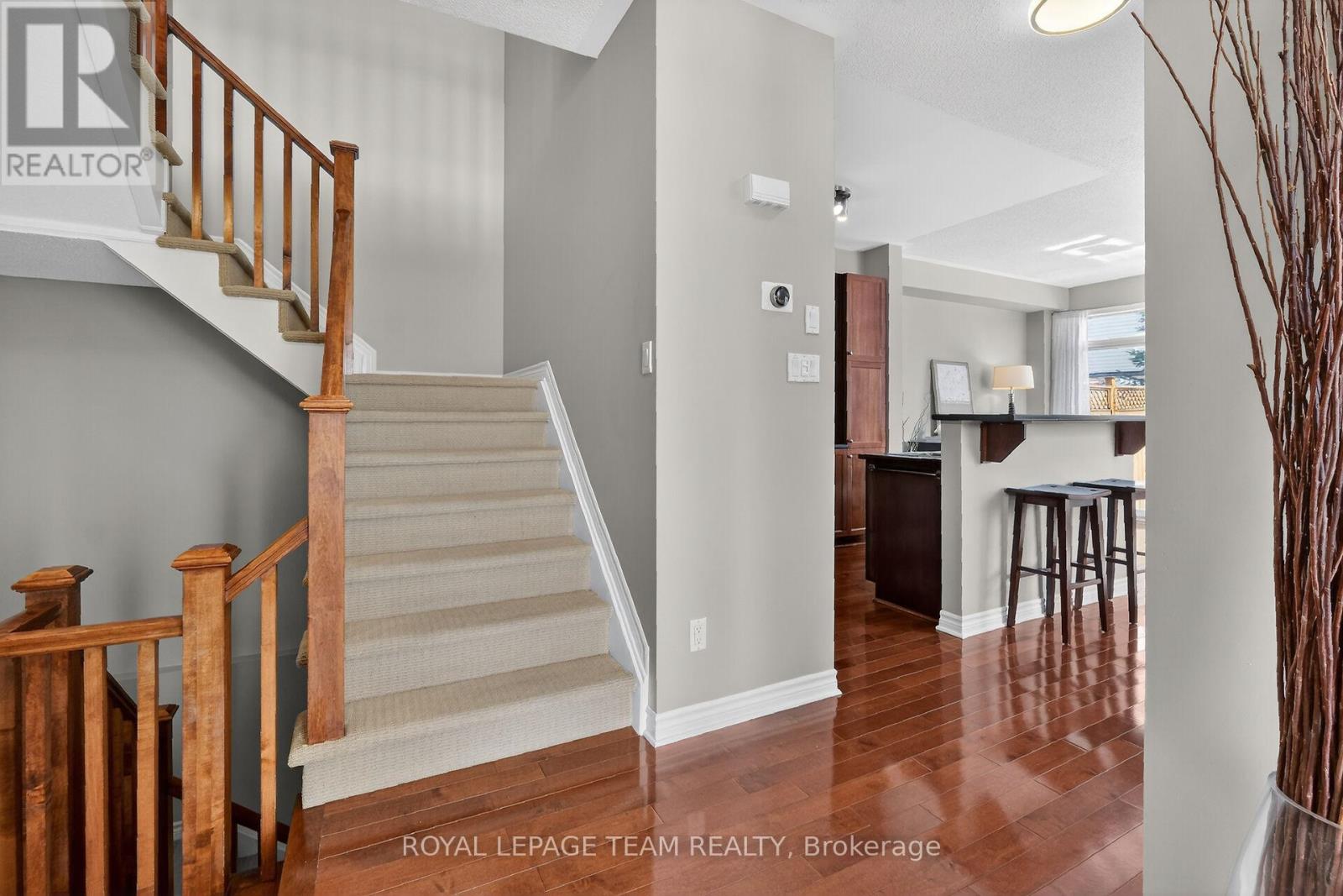 100 Shepody Circle, Ottawa, Ontario  K1T 4H9 - Photo 4 - X12901736