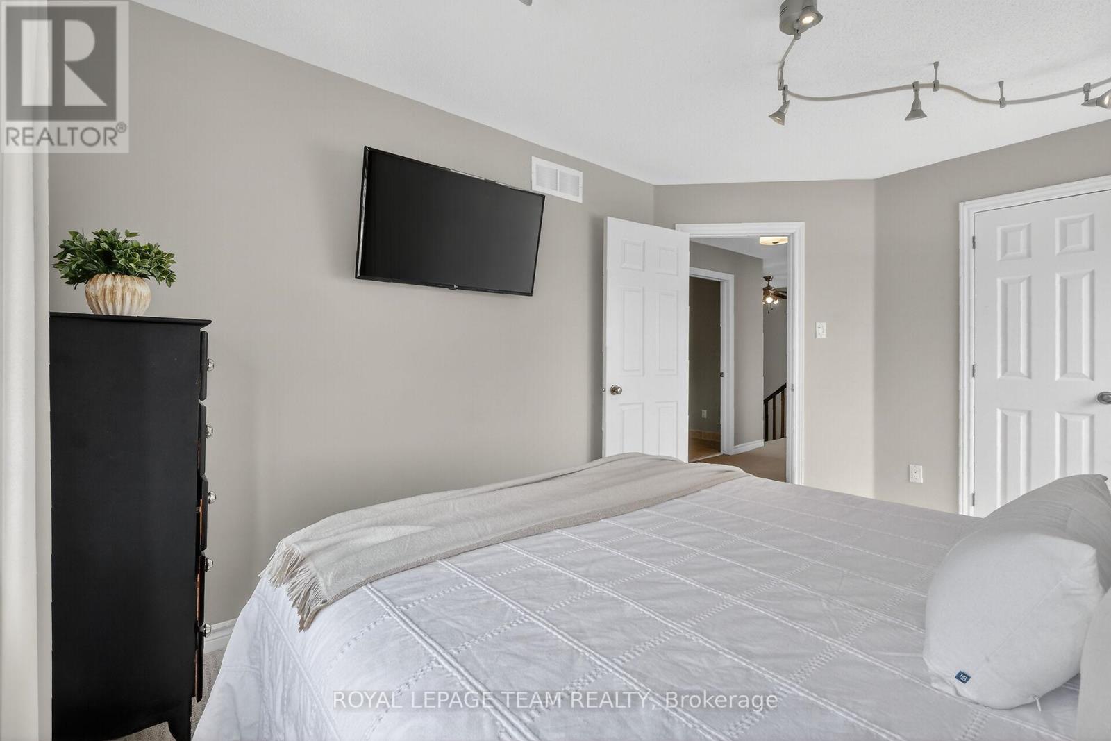 100 Shepody Circle, Ottawa, Ontario  K1T 4H9 - Photo 44 - X12901736