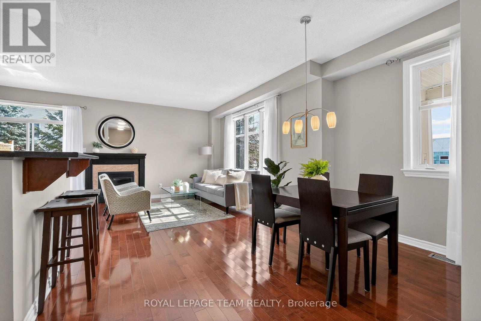 100 Shepody Circle, Ottawa, Ontario  K1T 4H9 - Photo 5 - X12901736