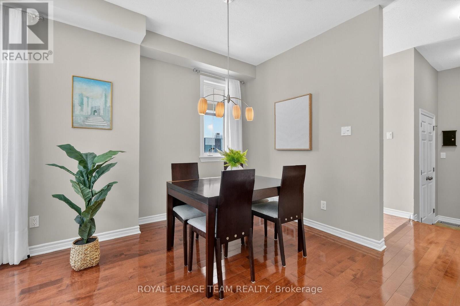 100 Shepody Circle, Ottawa, Ontario  K1T 4H9 - Photo 6 - X12901736