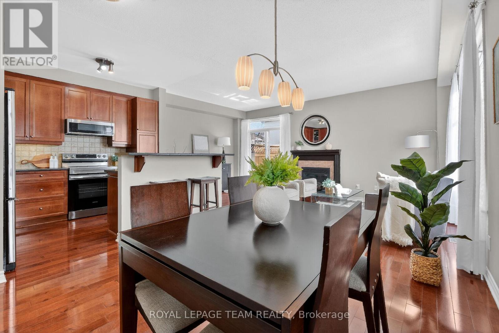 100 Shepody Circle, Ottawa, Ontario  K1T 4H9 - Photo 7 - X12901736