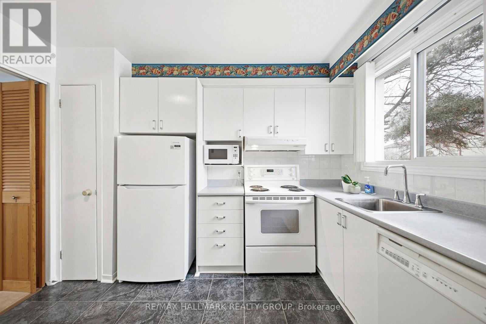 111 - 1389 Palmerston Drive, Ottawa, Ontario  K1J 8N9 - Photo 3 - X12901738