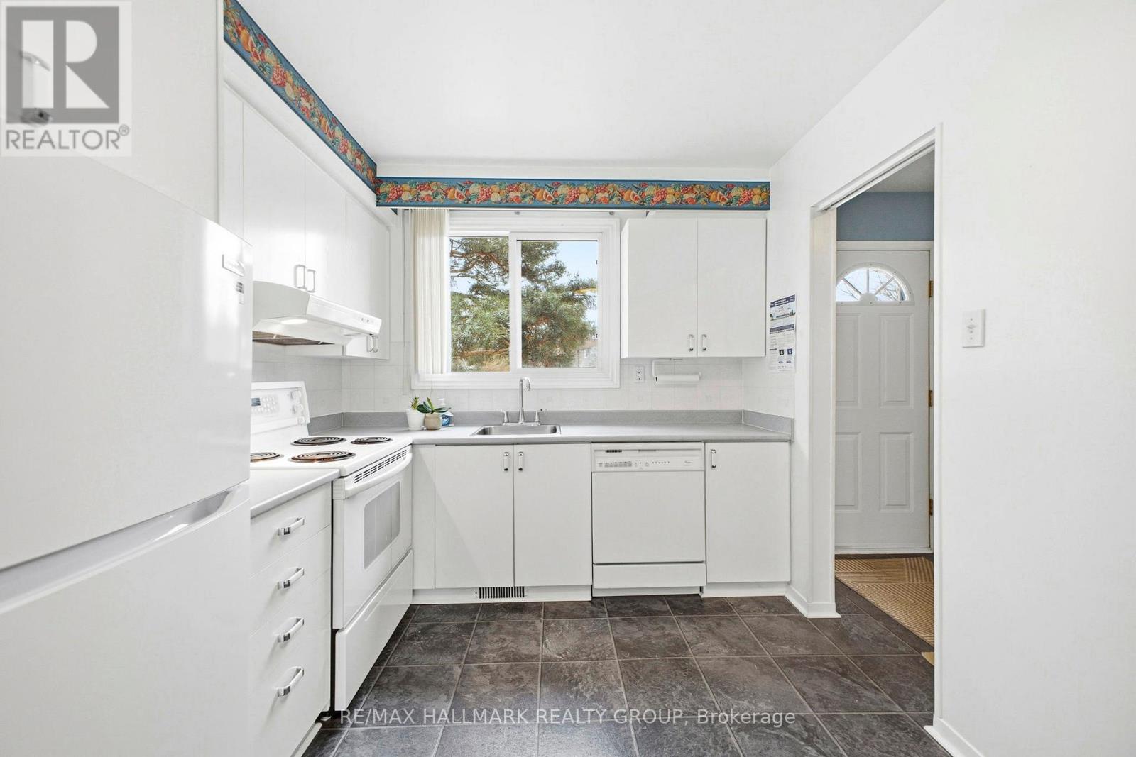 111 - 1389 Palmerston Drive, Ottawa, Ontario  K1J 8N9 - Photo 4 - X12901738