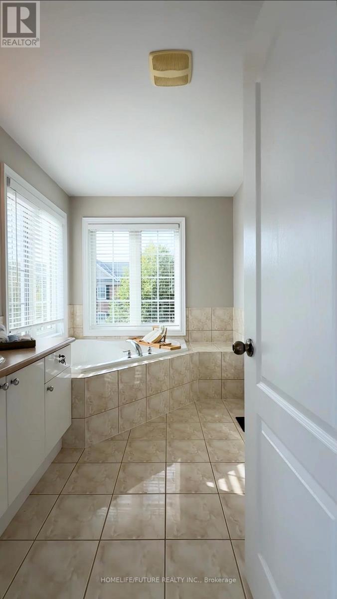 1 Capogna Street, Markham, Ontario  L6B 0H5 - Photo 8 - N12901758