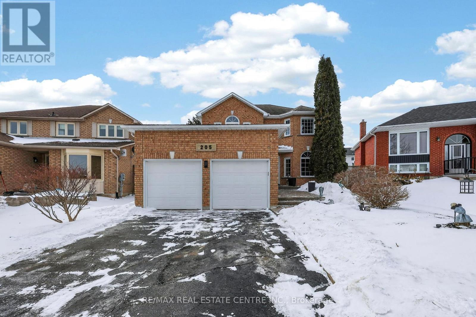 205 Walsh Crescent, Orangeville, Ontario  L9W 4T2 - Photo 2 - W12901694