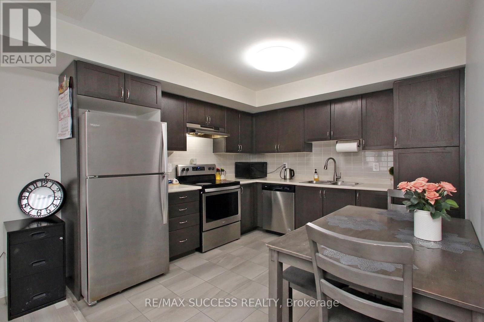 320 - 250 Sunny Meadow Boulevard, Brampton, Ontario  L6R 3Y7 - Photo 11 - W12901714