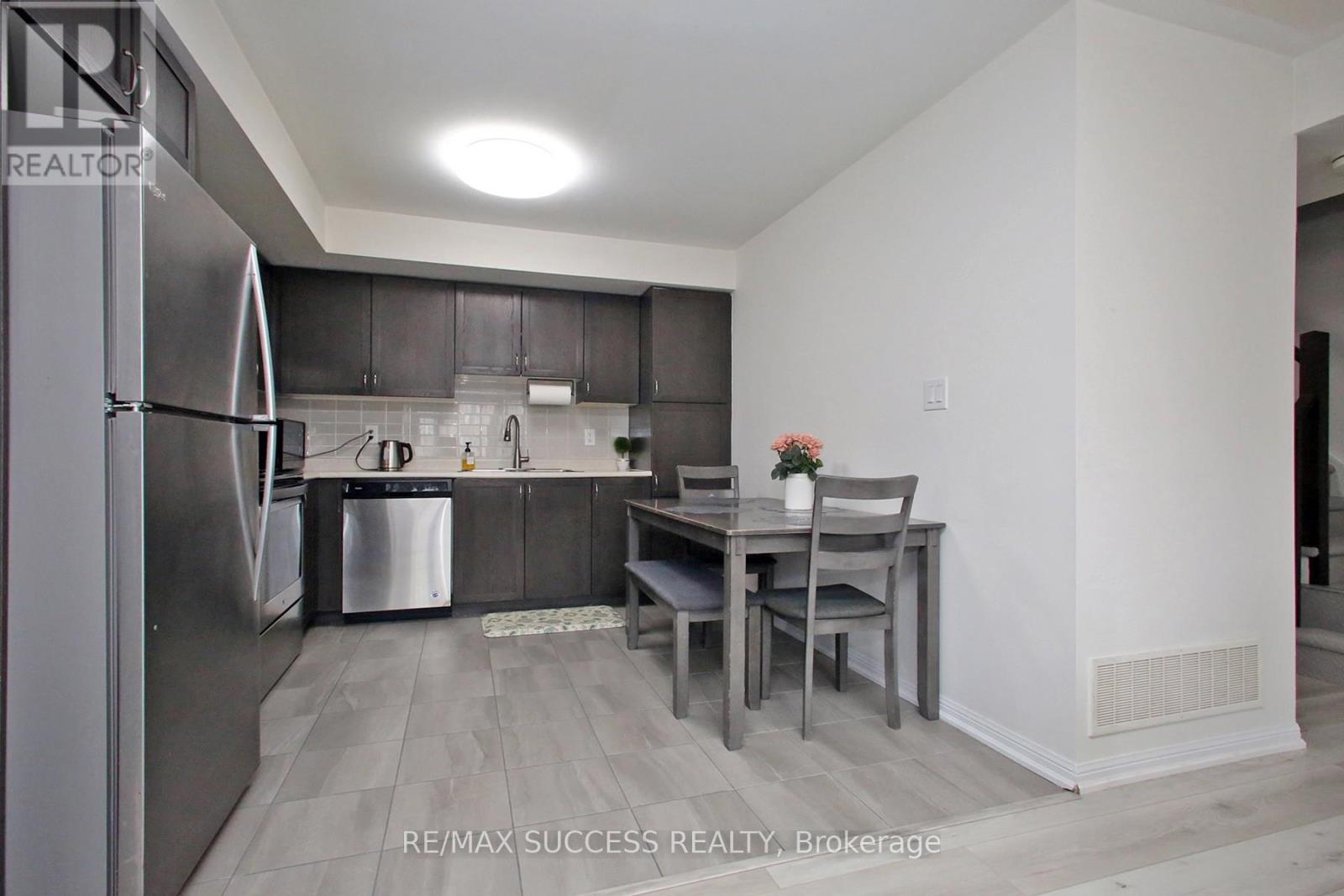 320 - 250 Sunny Meadow Boulevard, Brampton, Ontario  L6R 3Y7 - Photo 12 - W12901714