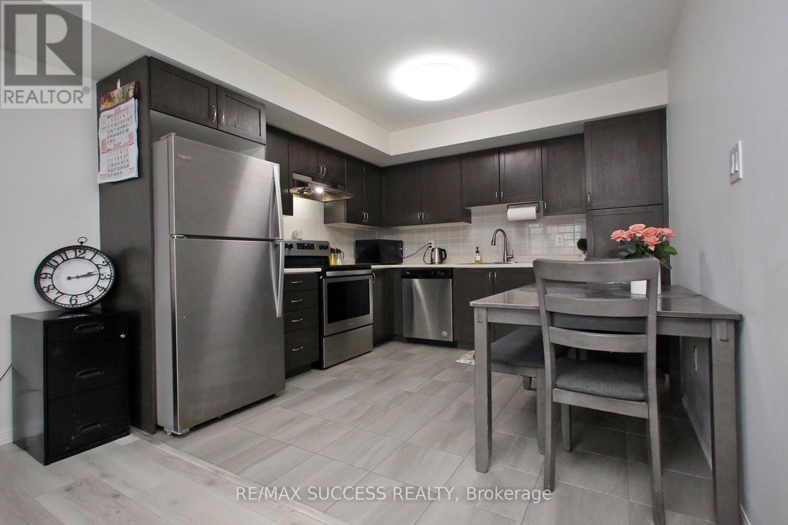 320 - 250 Sunny Meadow Boulevard, Brampton, Ontario  L6R 3Y7 - Photo 13 - W12901714