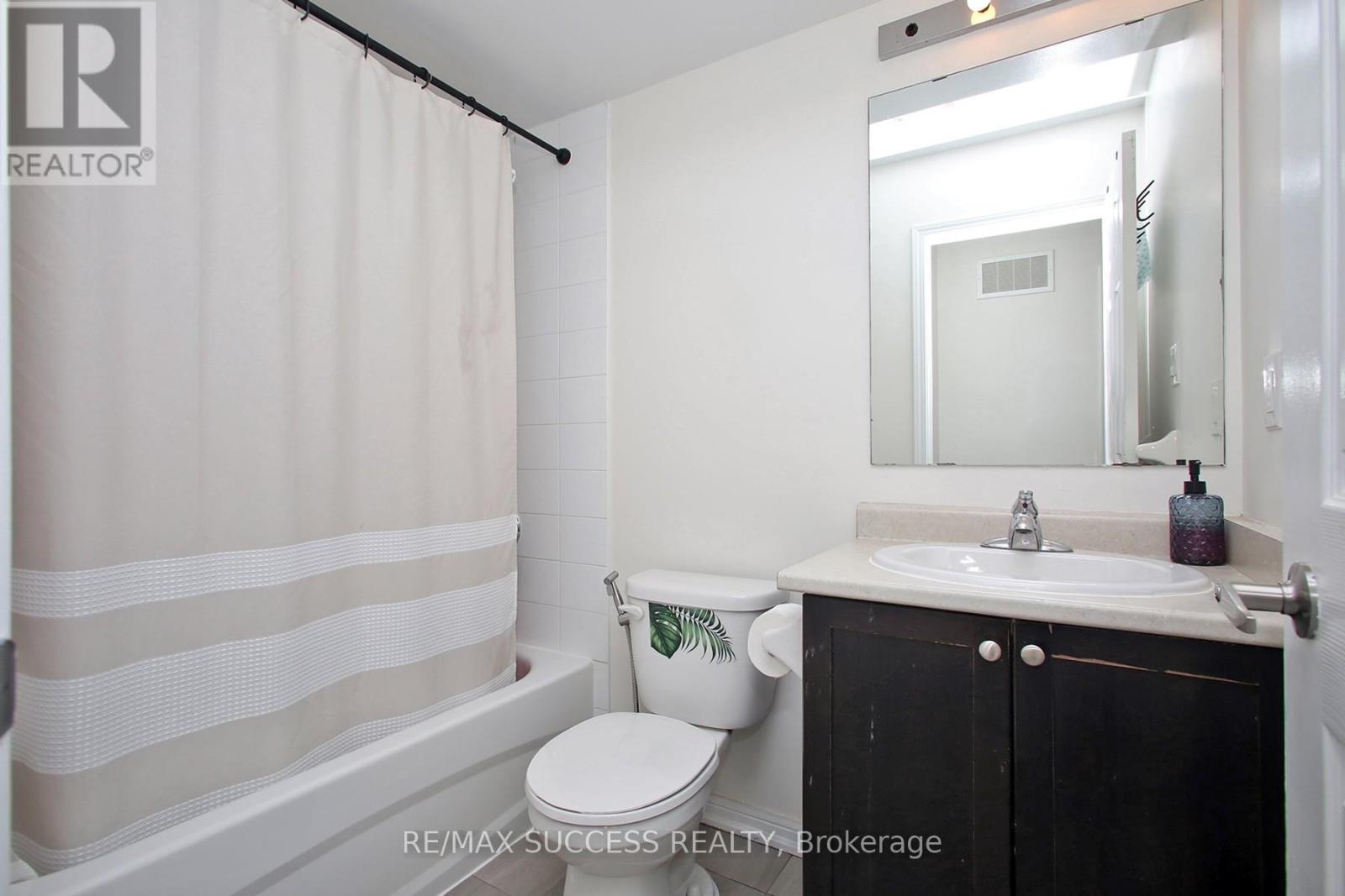 320 - 250 Sunny Meadow Boulevard, Brampton, Ontario  L6R 3Y7 - Photo 18 - W12901714