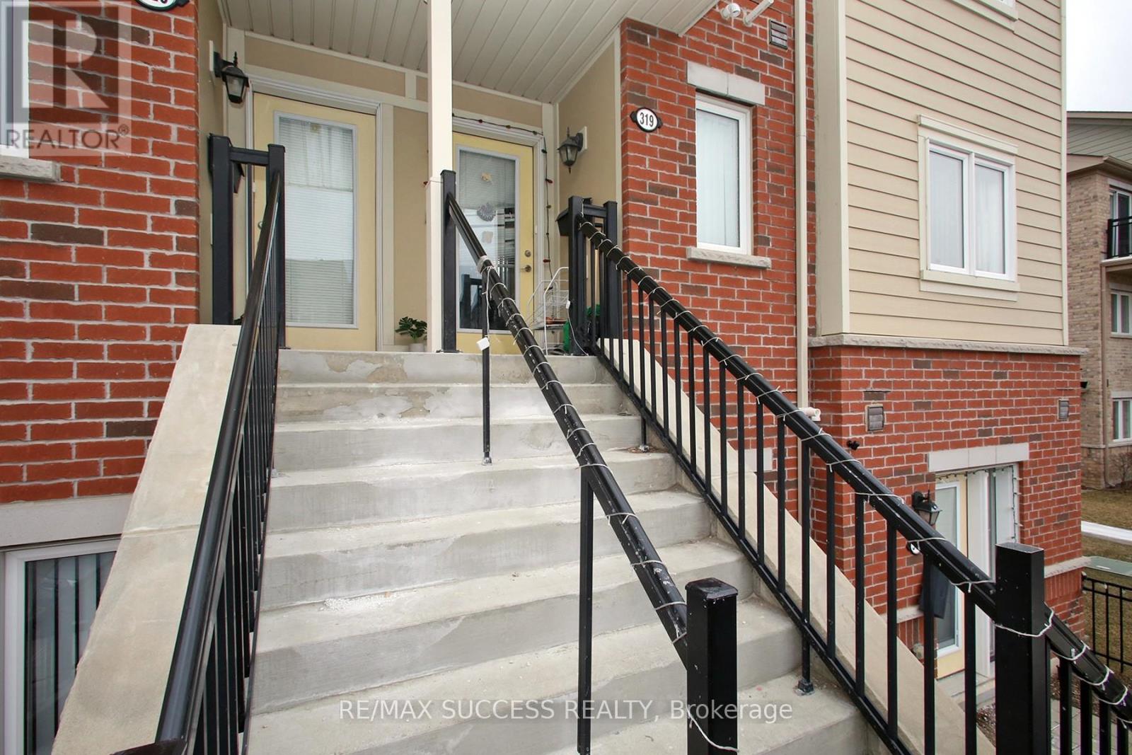 320 - 250 Sunny Meadow Boulevard, Brampton, Ontario  L6R 3Y7 - Photo 2 - W12901714