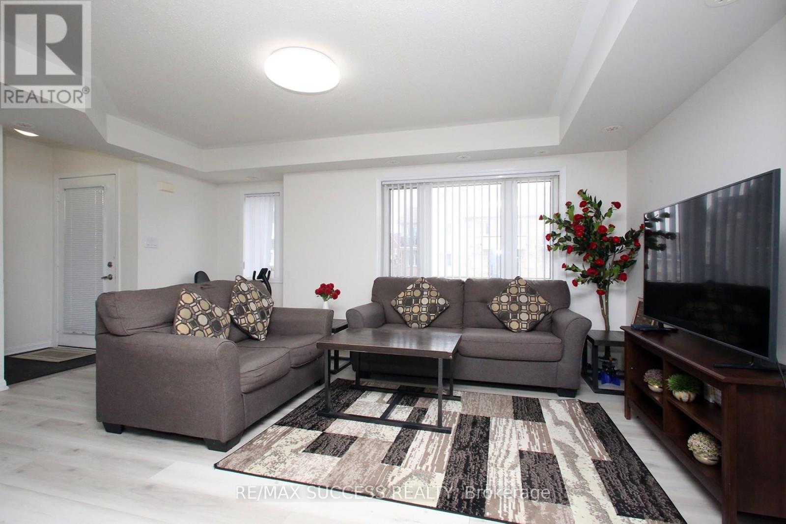 320 - 250 Sunny Meadow Boulevard, Brampton, Ontario  L6R 3Y7 - Photo 5 - W12901714