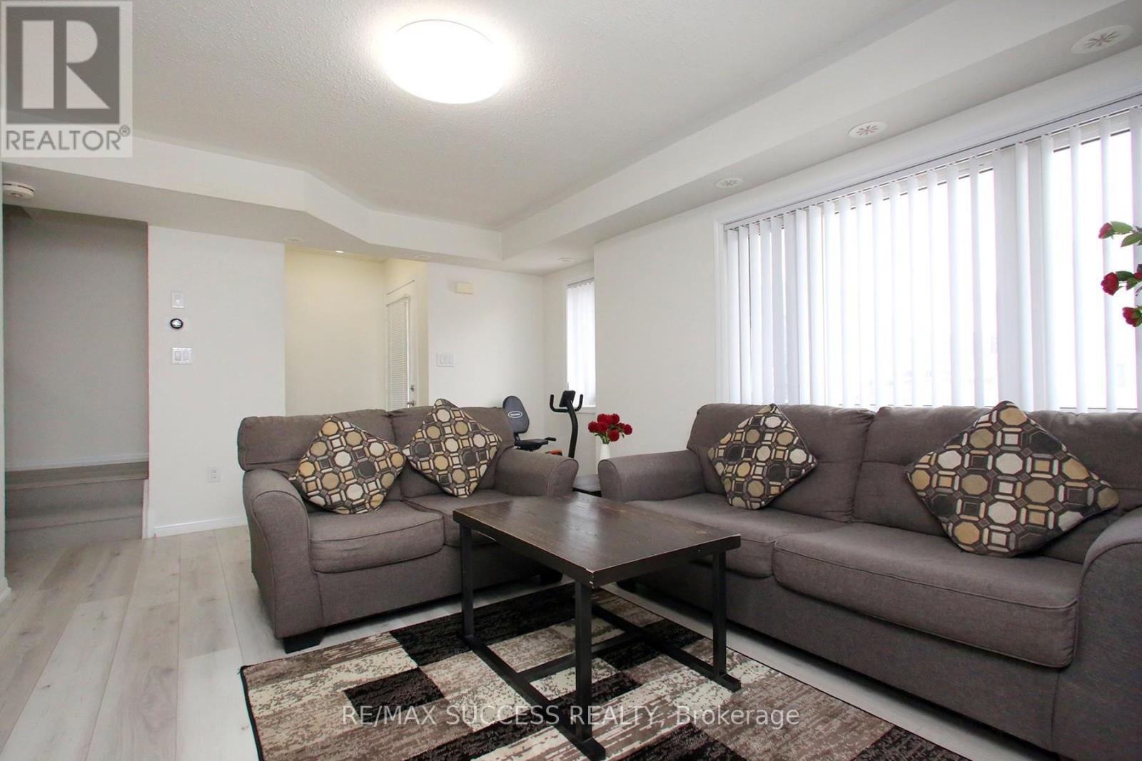 320 - 250 Sunny Meadow Boulevard, Brampton, Ontario  L6R 3Y7 - Photo 6 - W12901714