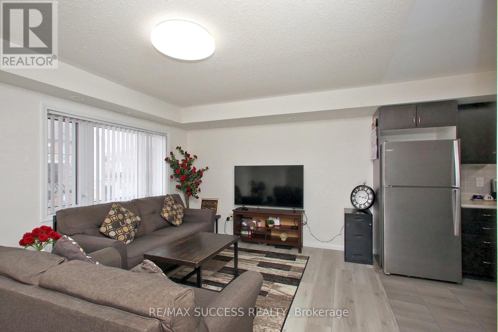 320 - 250 Sunny Meadow Boulevard, Brampton, Ontario  L6R 3Y7 - Photo 7 - W12901714