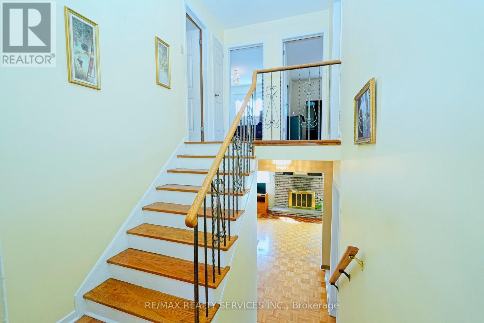 8 Cheryl Court, Brampton, Ontario  L6V 3C2 - Photo 15 - W12901726