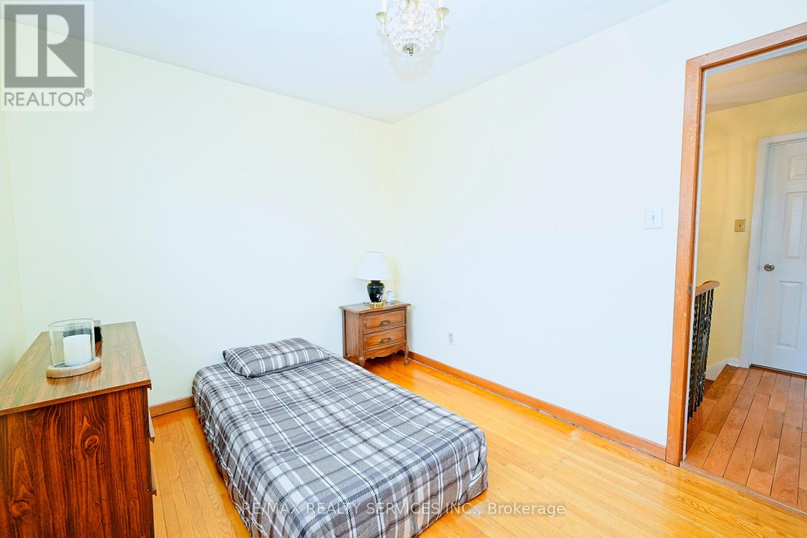 8 Cheryl Court, Brampton, Ontario  L6V 3C2 - Photo 21 - W12901726