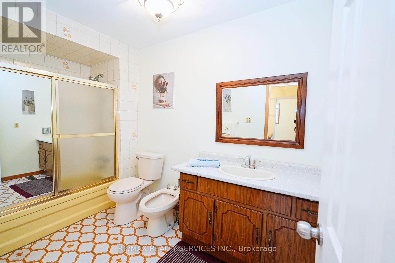 8 Cheryl Court, Brampton, Ontario  L6V 3C2 - Photo 22 - W12901726