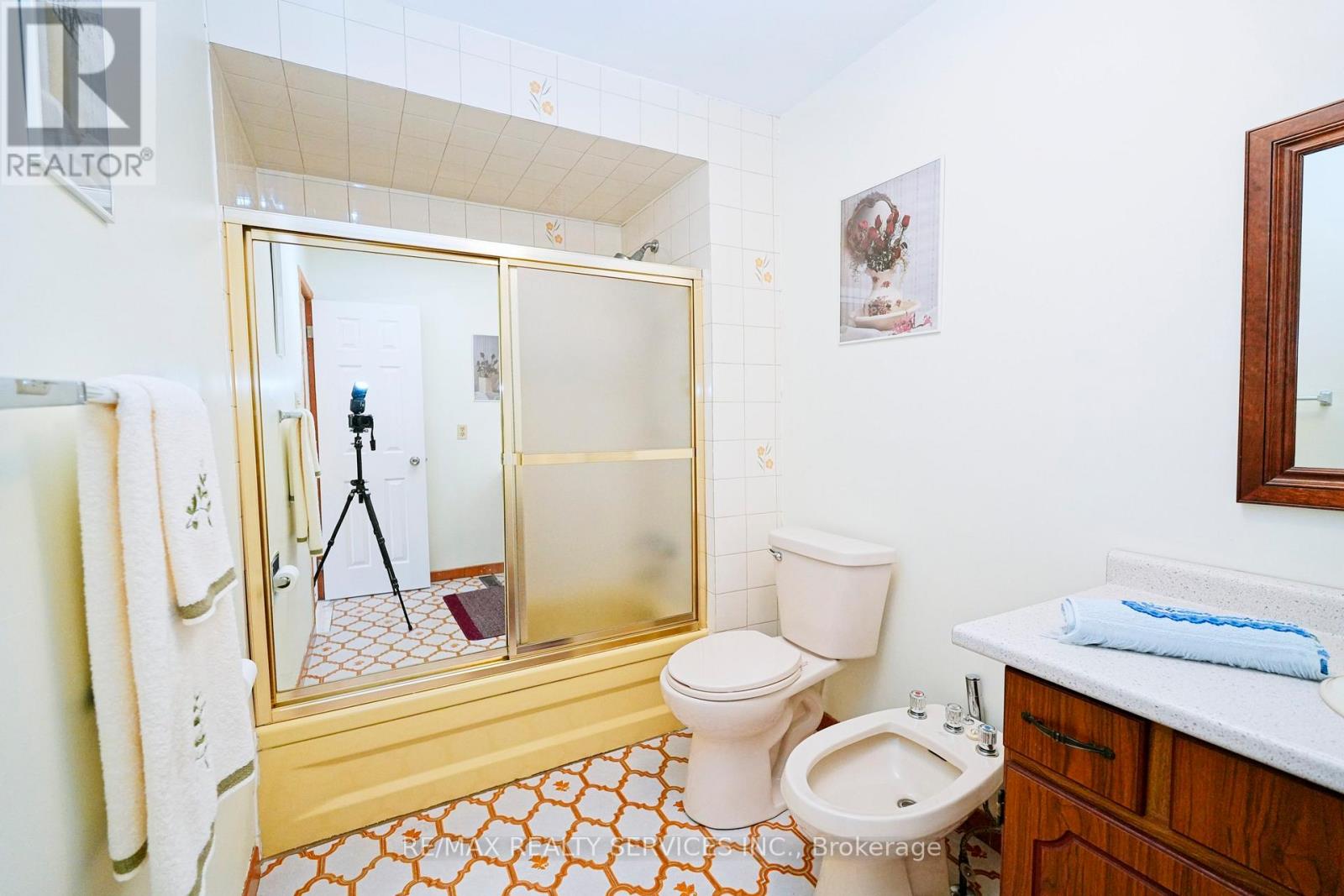 8 Cheryl Court, Brampton, Ontario  L6V 3C2 - Photo 23 - W12901726