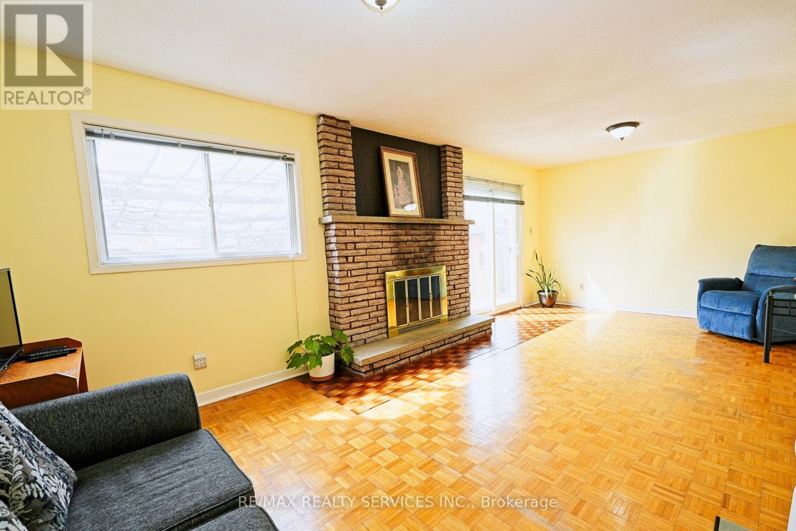 8 Cheryl Court, Brampton, Ontario  L6V 3C2 - Photo 25 - W12901726