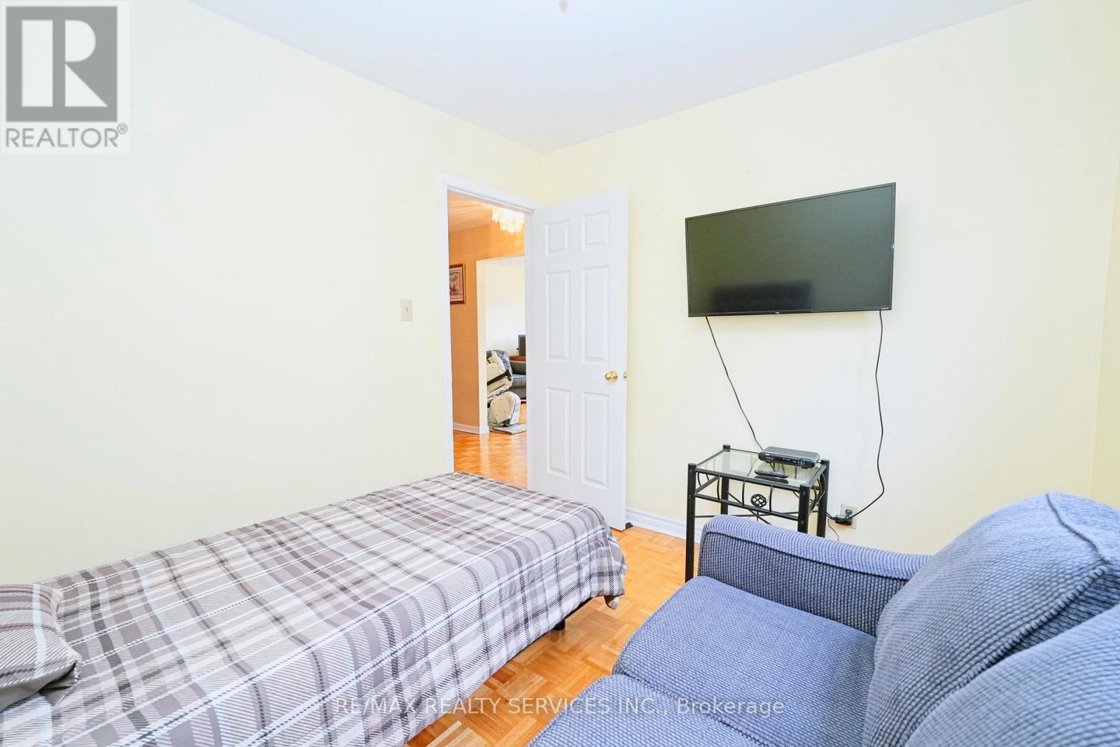 8 Cheryl Court, Brampton, Ontario  L6V 3C2 - Photo 27 - W12901726