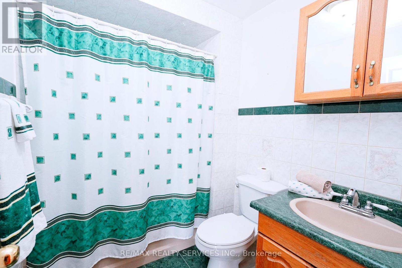 8 Cheryl Court, Brampton, Ontario  L6V 3C2 - Photo 29 - W12901726