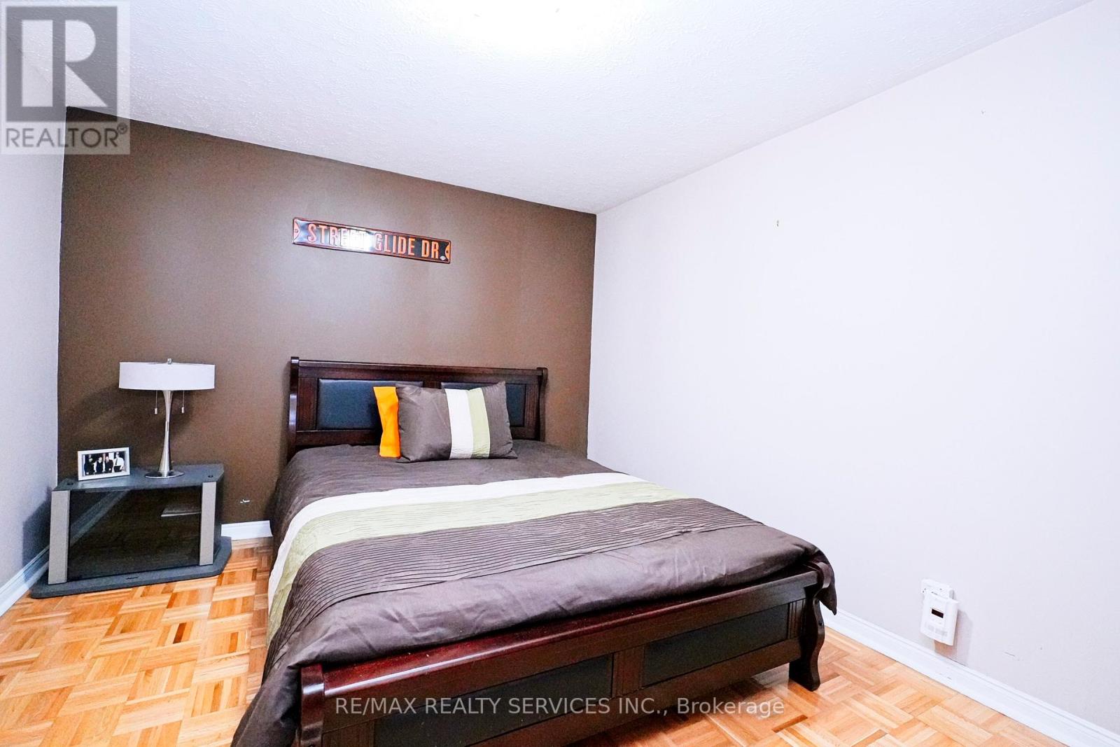 8 Cheryl Court, Brampton, Ontario  L6V 3C2 - Photo 38 - W12901726