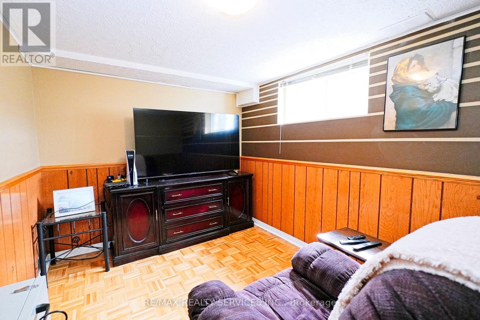 8 Cheryl Court, Brampton, Ontario  L6V 3C2 - Photo 39 - W12901726