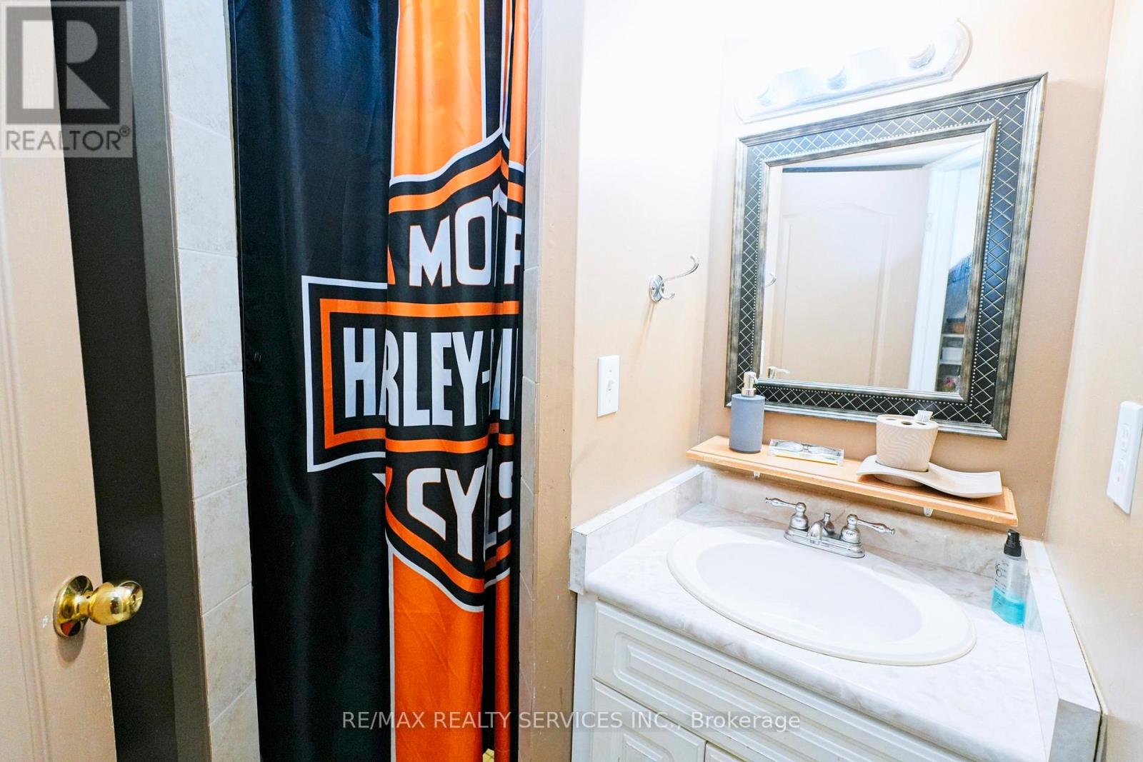 8 Cheryl Court, Brampton, Ontario  L6V 3C2 - Photo 41 - W12901726