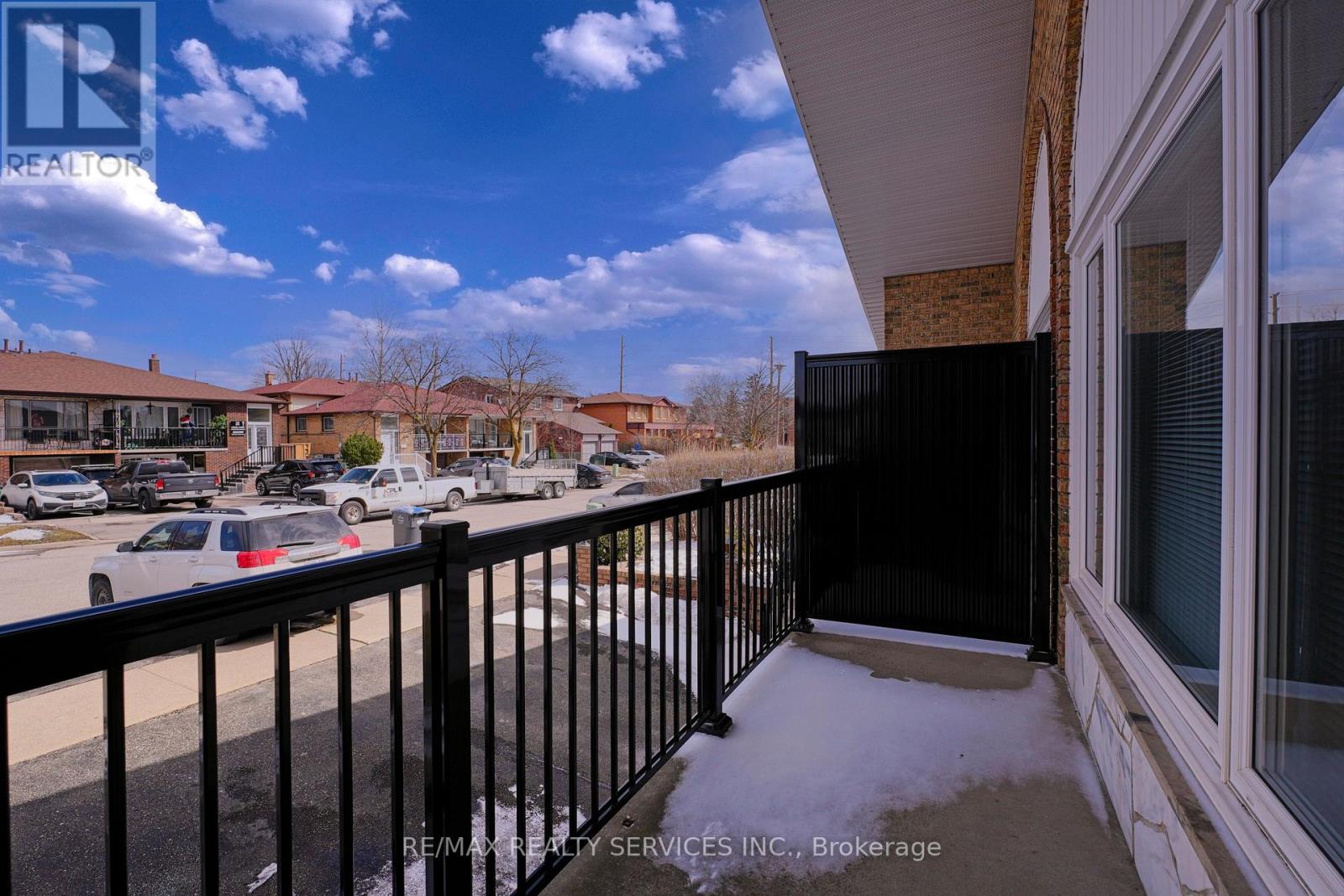 8 Cheryl Court, Brampton, Ontario  L6V 3C2 - Photo 42 - W12901726