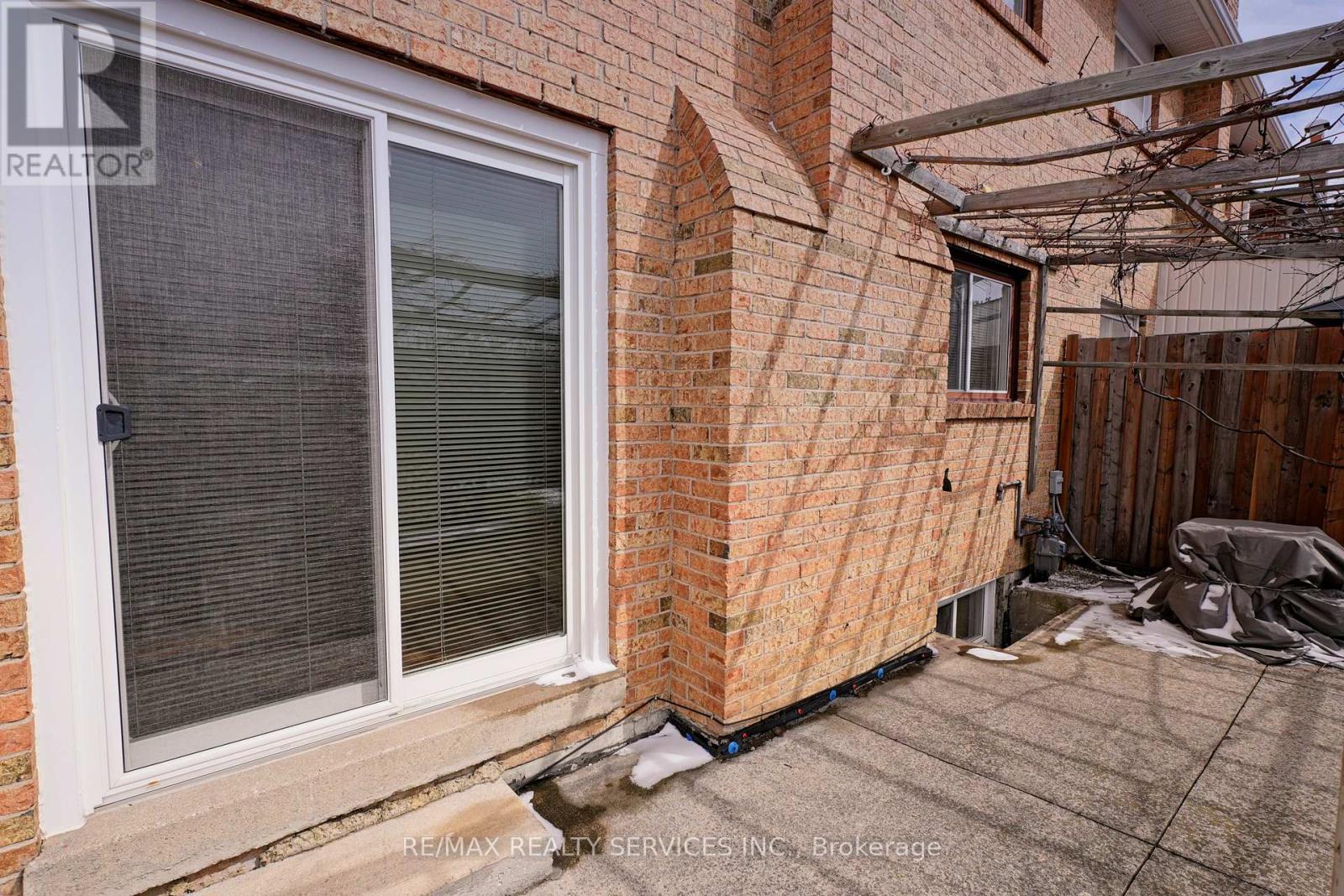 8 Cheryl Court, Brampton, Ontario  L6V 3C2 - Photo 45 - W12901726