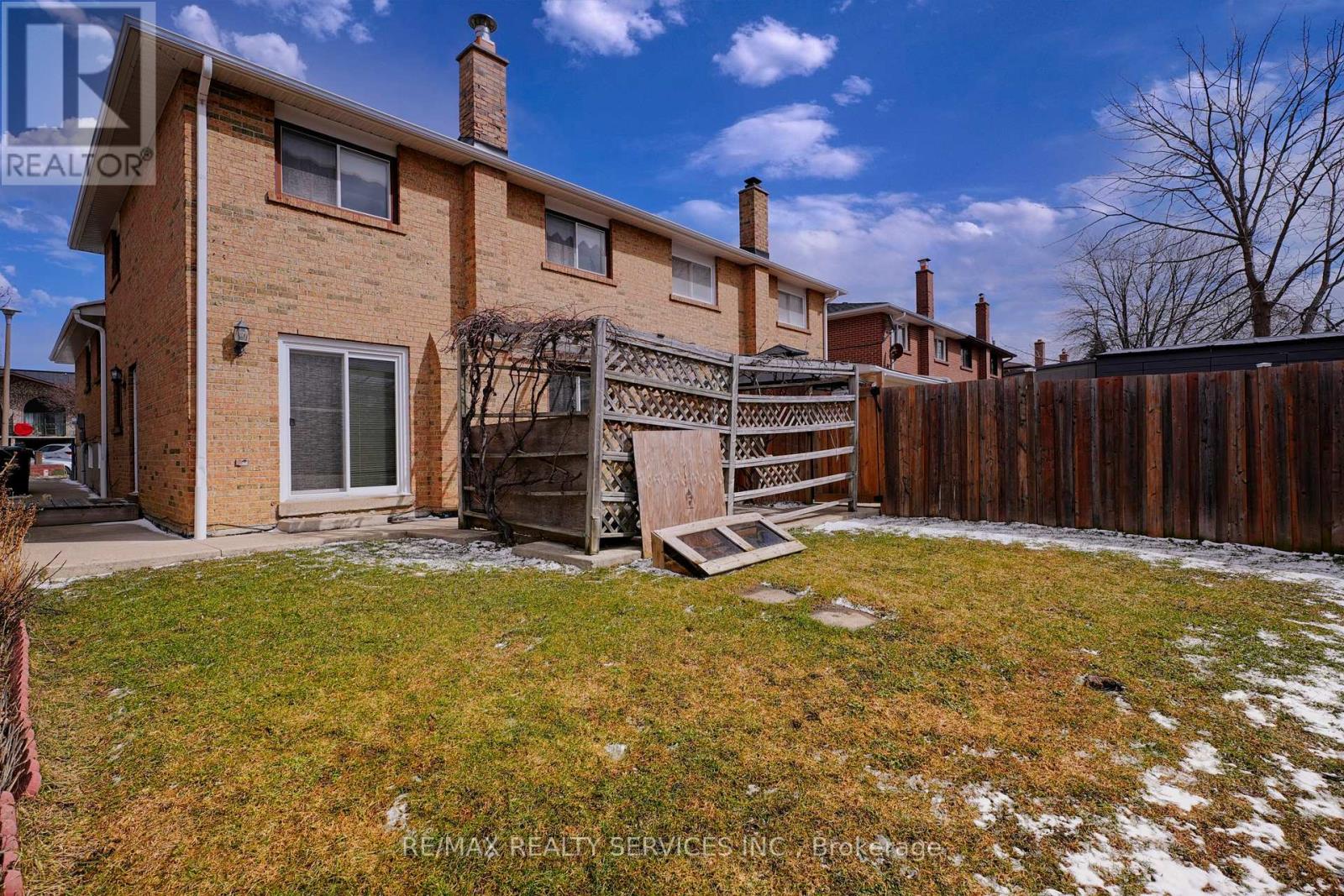 8 Cheryl Court, Brampton, Ontario  L6V 3C2 - Photo 48 - W12901726