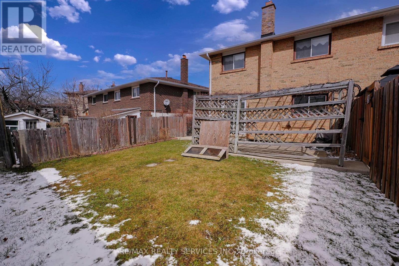 8 Cheryl Court, Brampton, Ontario  L6V 3C2 - Photo 49 - W12901726