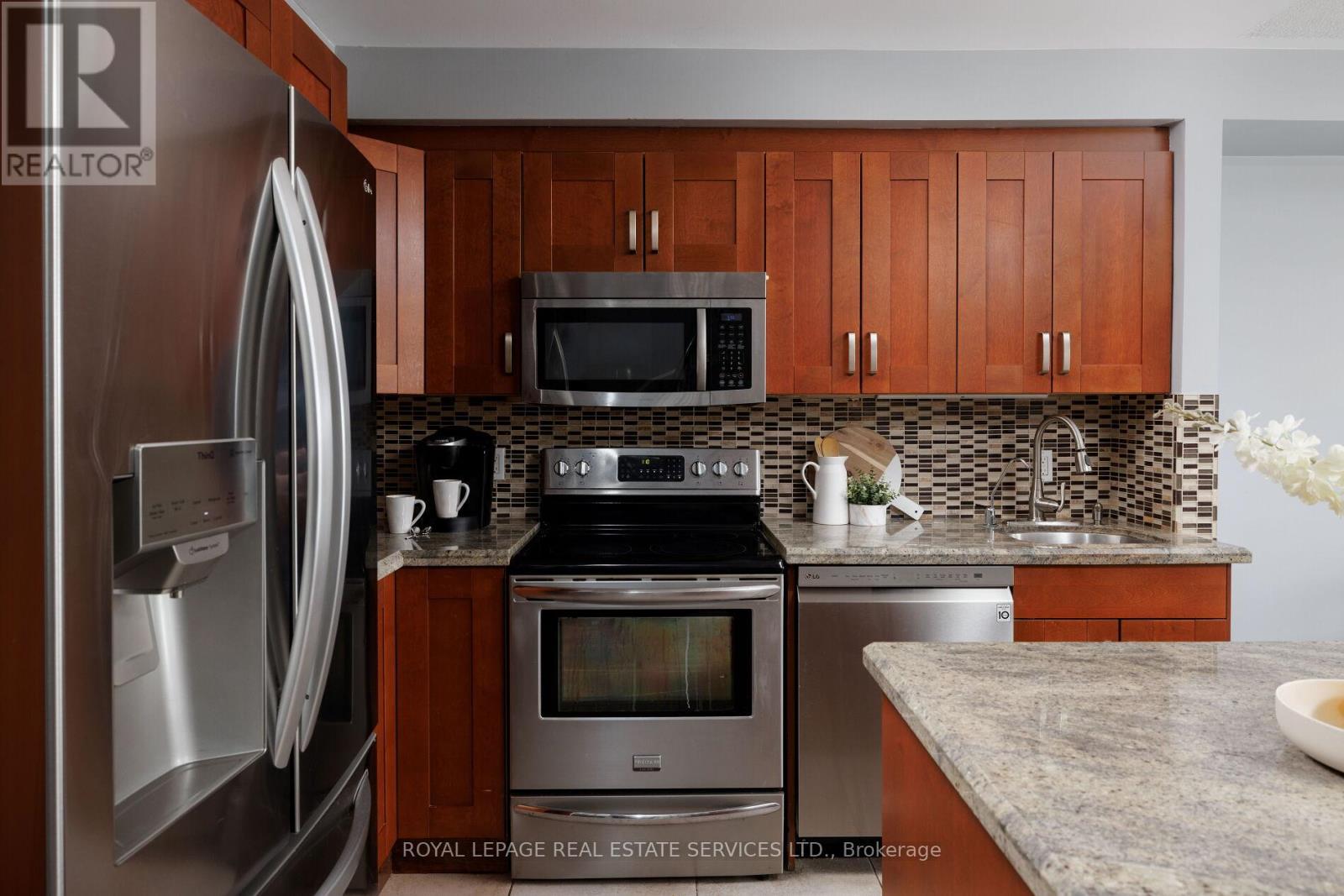 86 - 1240 Westview Terrace, Oakville, Ontario  L6M 3M4 - Photo 8 - W12901728