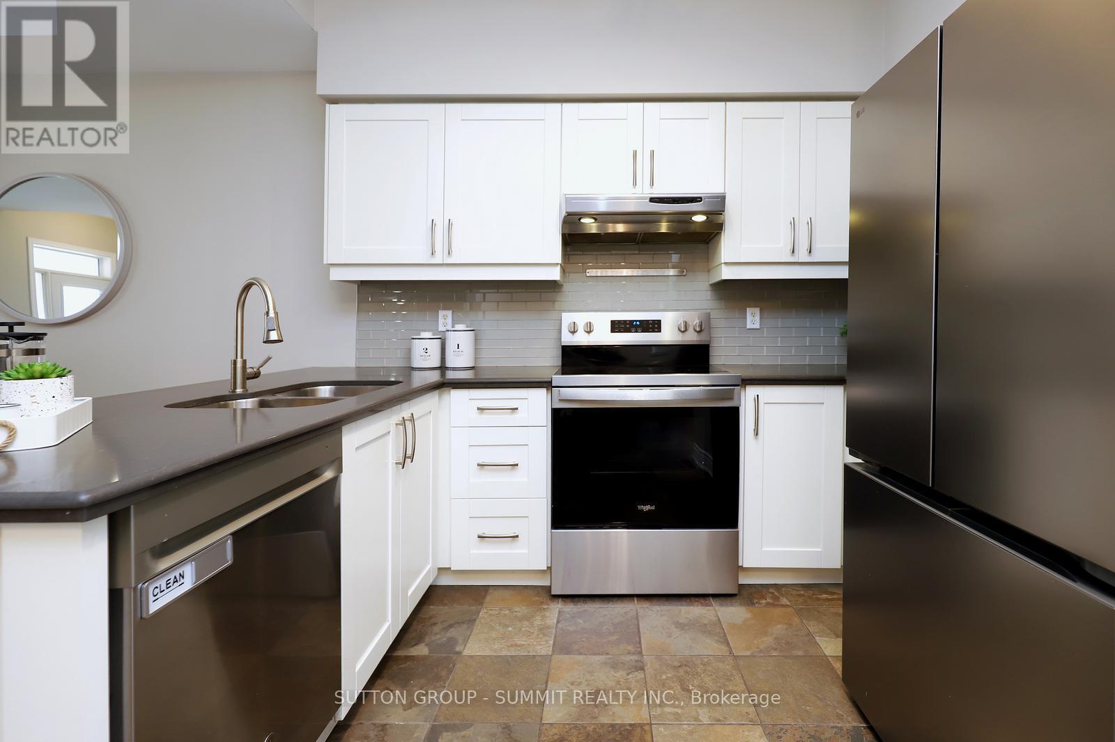 260 Glenashton Drive, Oakville, Ontario  L6H 6H5 - Photo 12 - W12901732