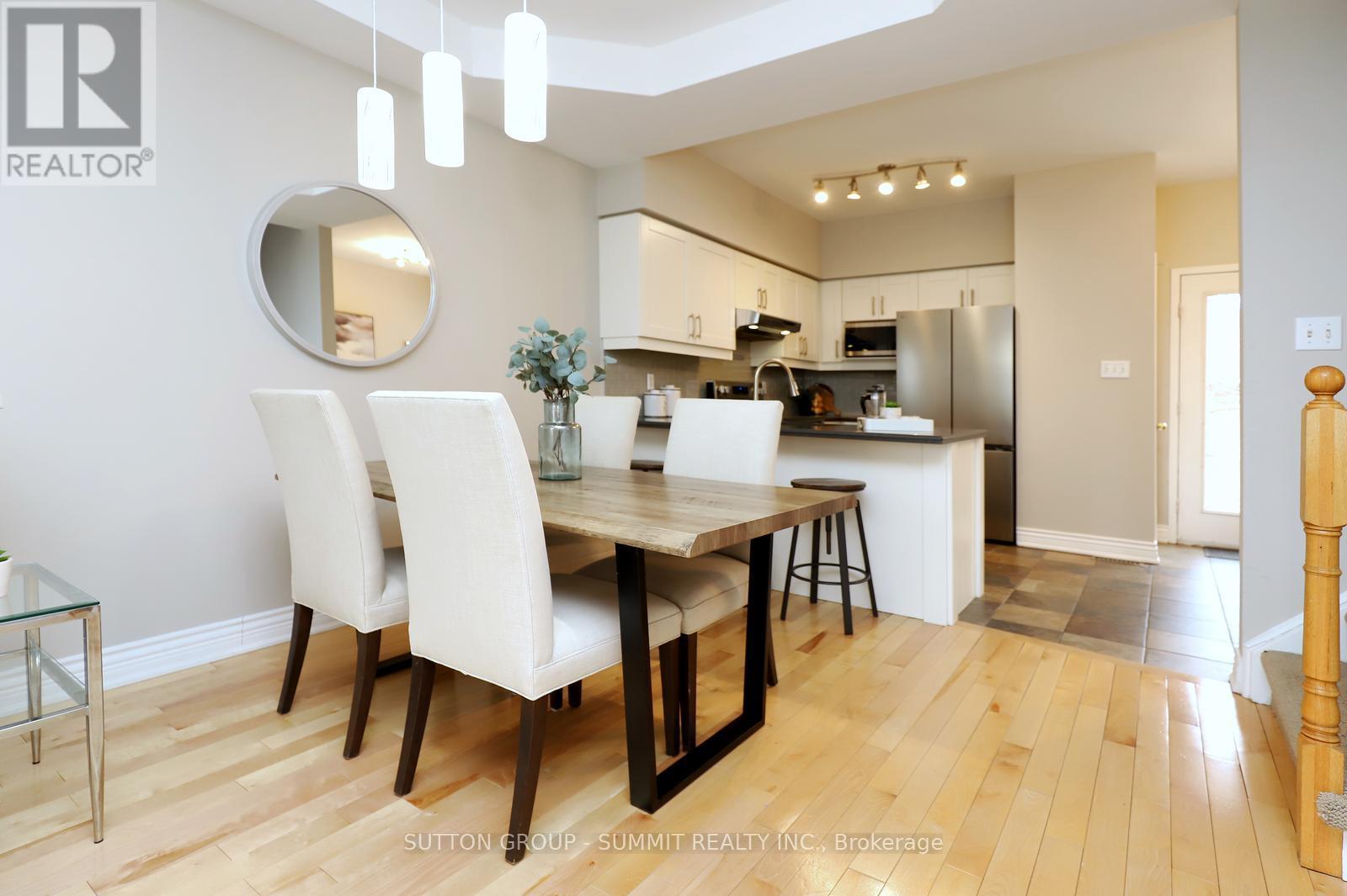 260 Glenashton Drive, Oakville, Ontario  L6H 6H5 - Photo 7 - W12901732