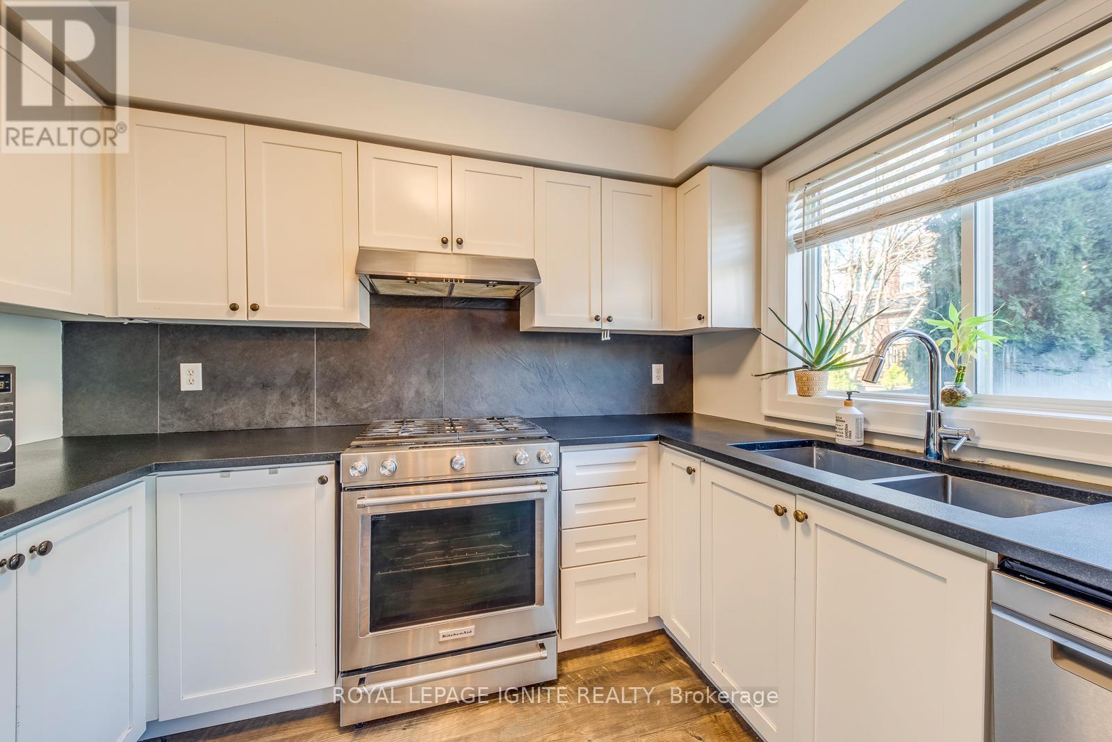 5637 Evelyn Lane, Burlington, Ontario  L7L 6X1 - Photo 17 - W12901746