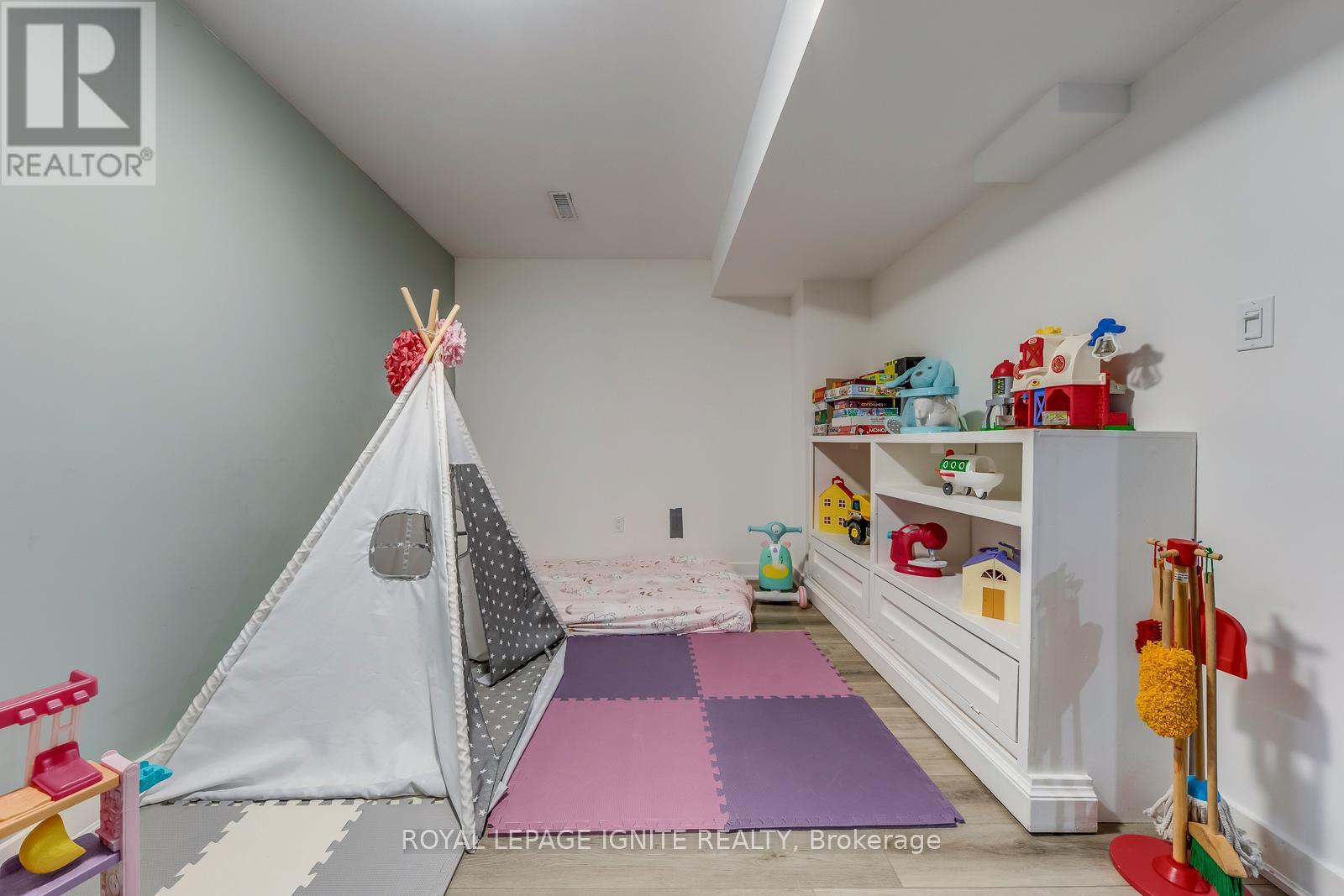 5637 Evelyn Lane, Burlington, Ontario  L7L 6X1 - Photo 34 - W12901746