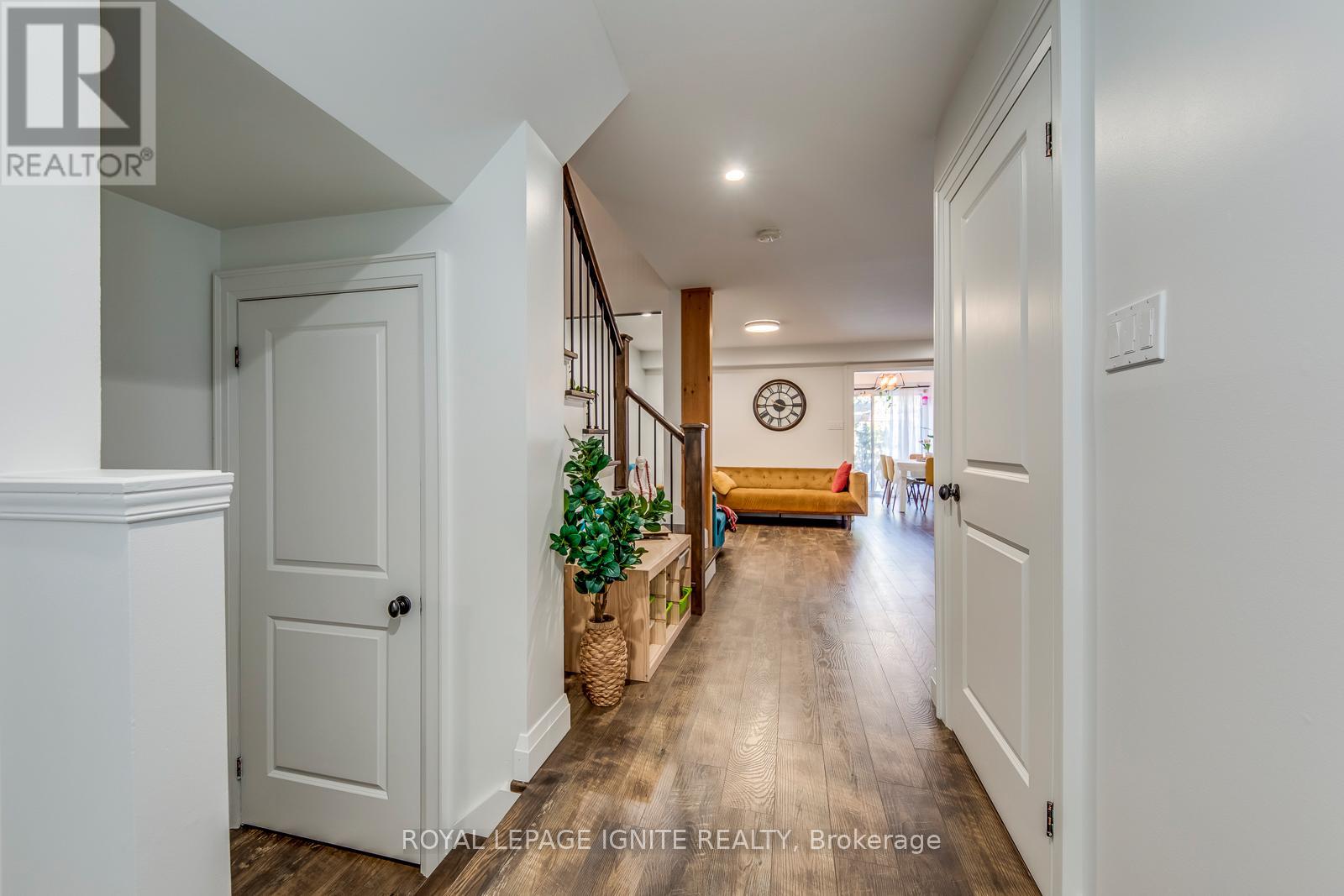 5637 Evelyn Lane, Burlington, Ontario  L7L 6X1 - Photo 5 - W12901746