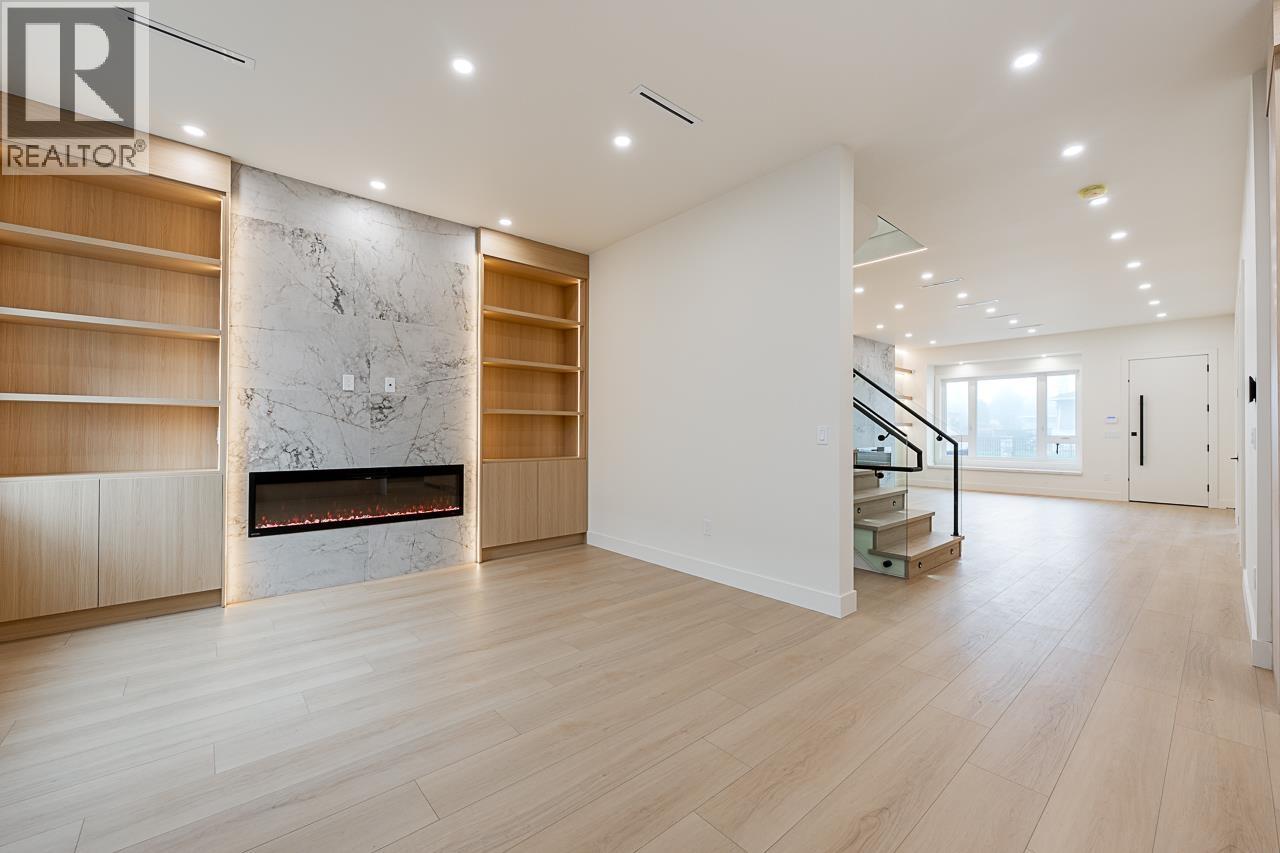 2 6554 CHARLES STREET, Burnaby