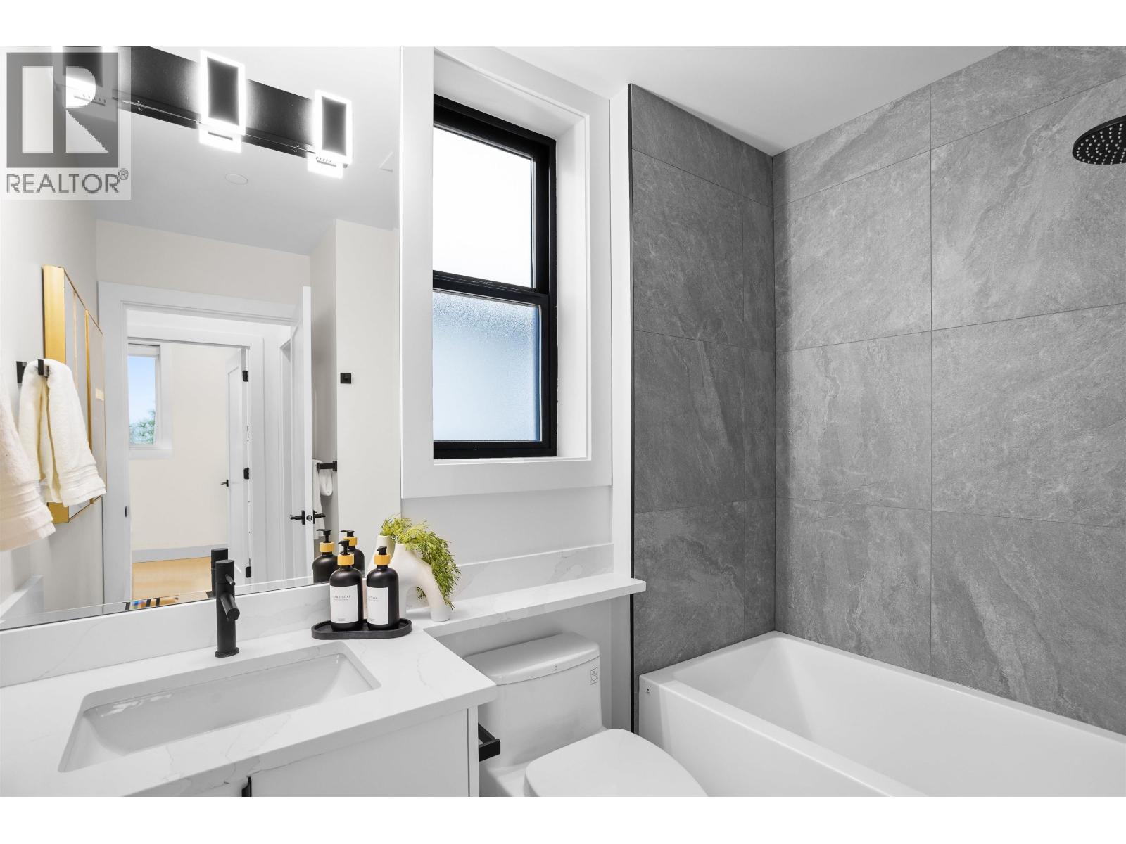 1 5306 Culloden Street, Vancouver, British Columbia  V5W 3R6 - Photo 11 - R3101779