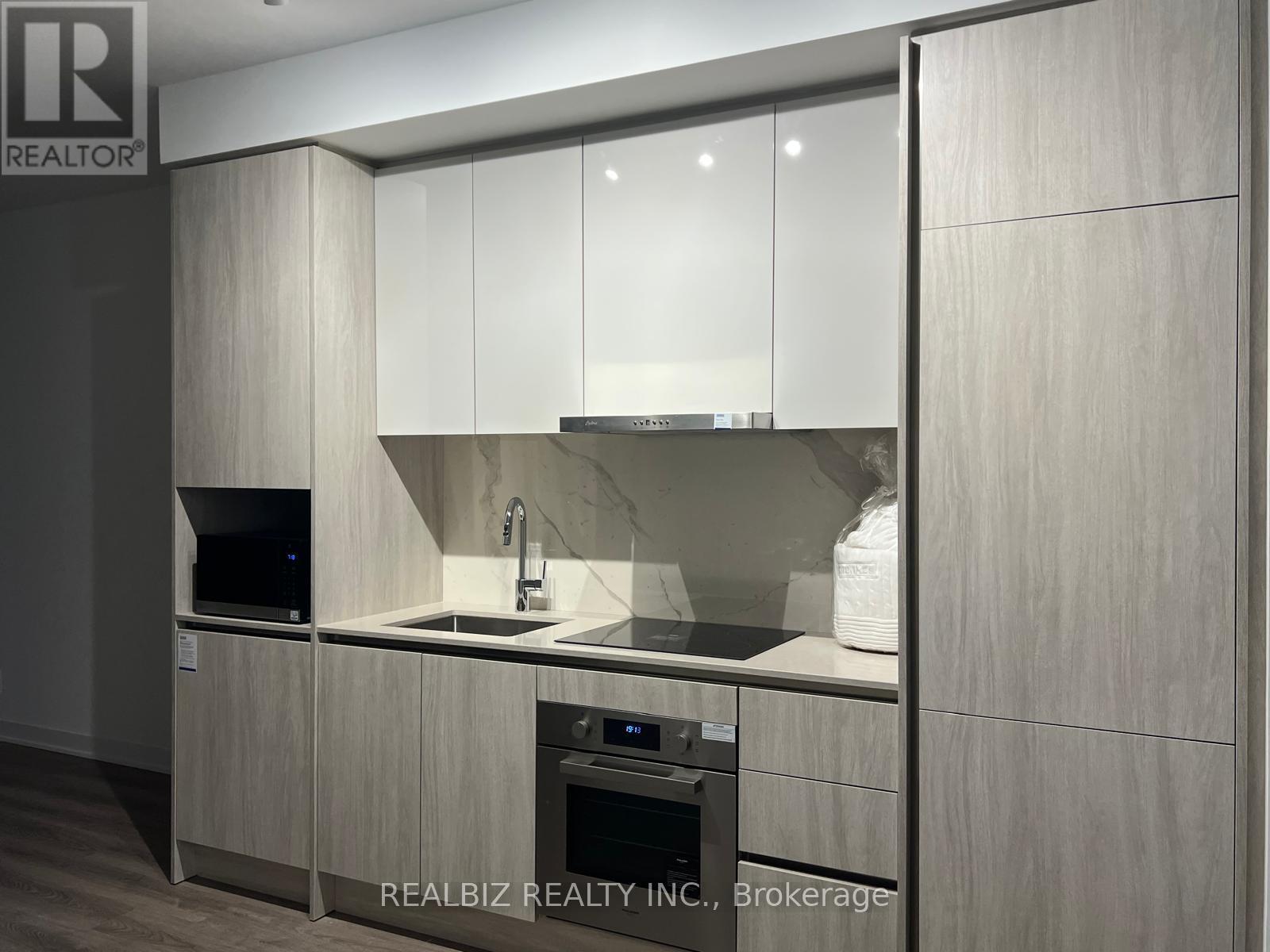 1010 - 180 Front Street E, Toronto, Ontario  M5A 0K9 - Photo 2 - C12901792