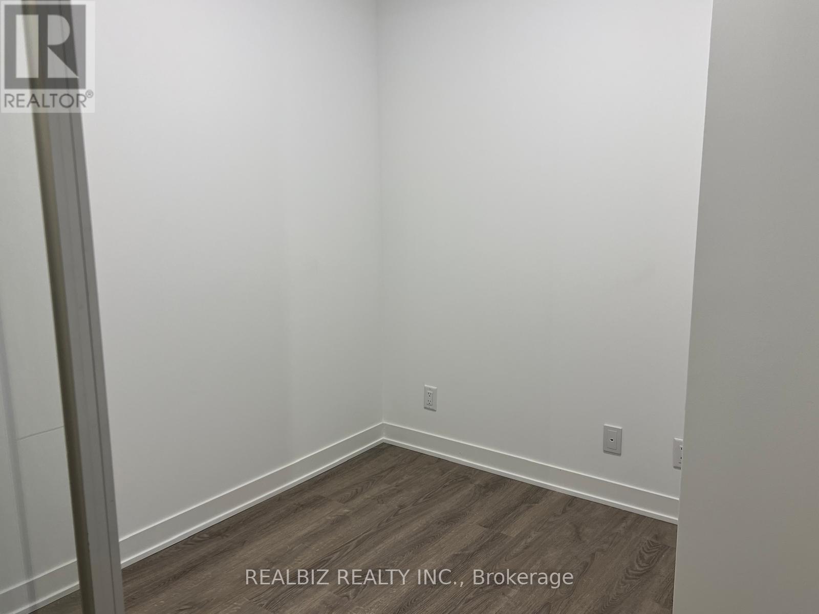 1010 - 180 Front Street E, Toronto, Ontario  M5A 0K9 - Photo 4 - C12901792