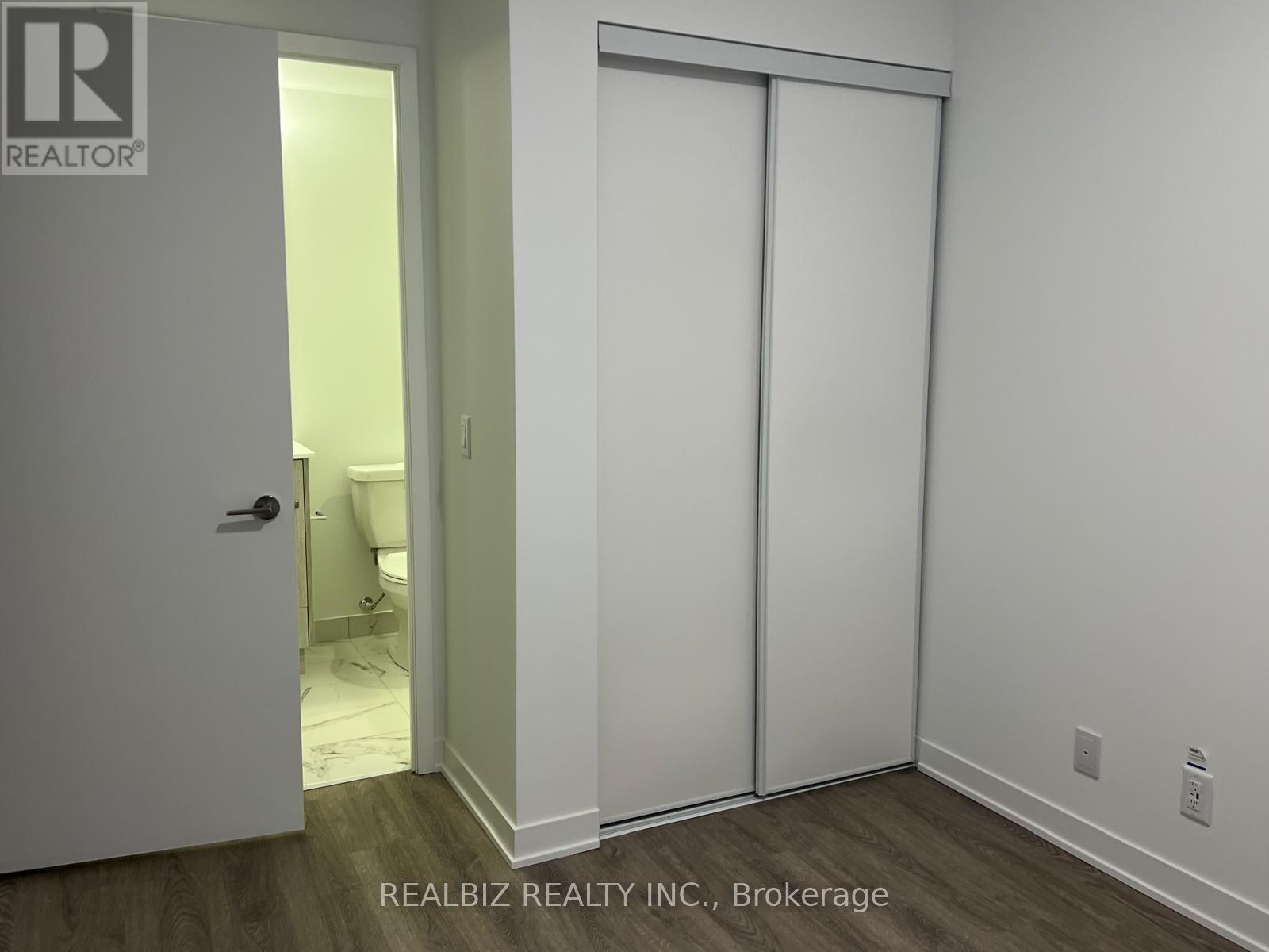 1010 - 180 Front Street E, Toronto, Ontario  M5A 0K9 - Photo 6 - C12901792