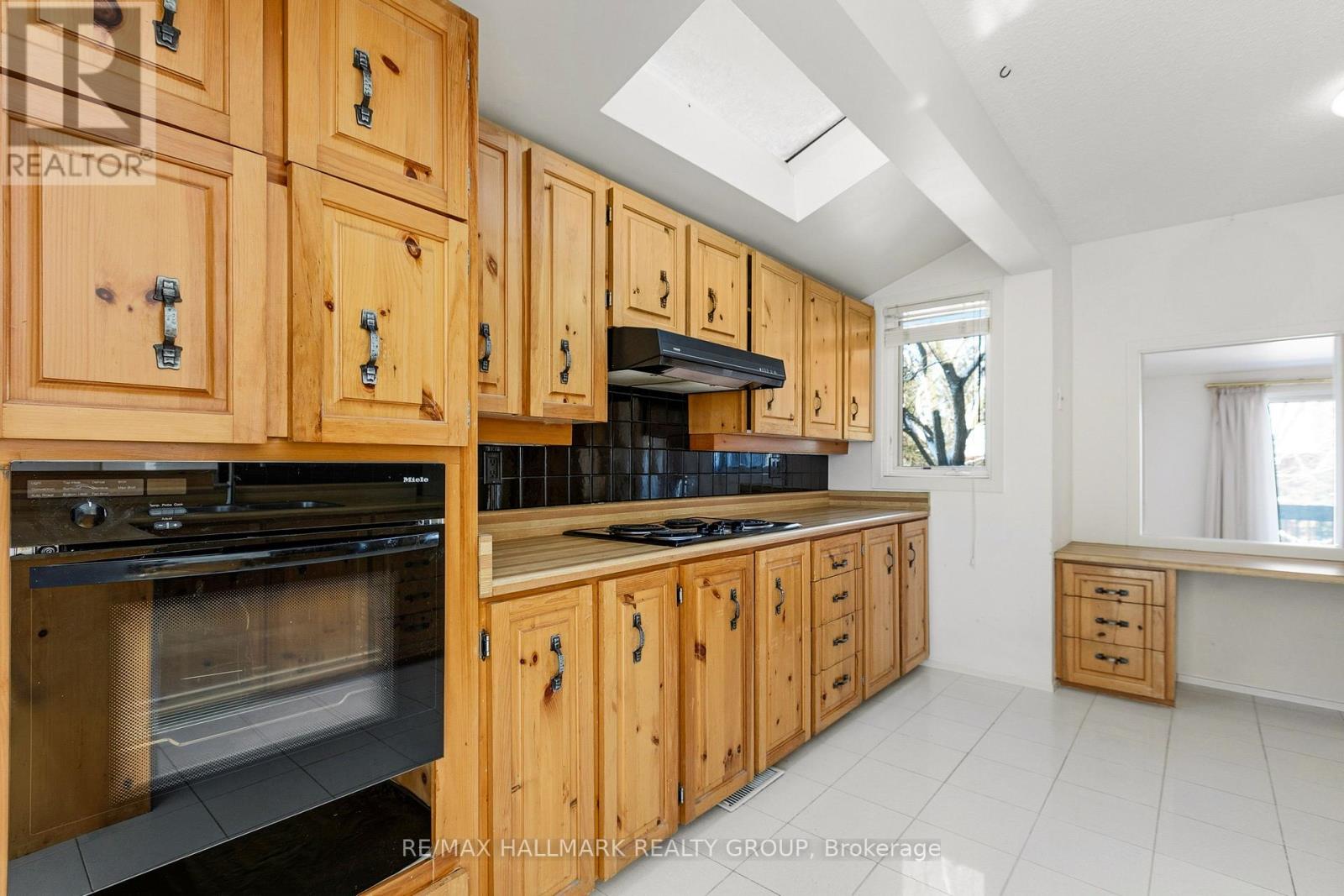 500 Foxview Place, Ottawa, Ontario  K1K 4C4 - Photo 12 - X12901776